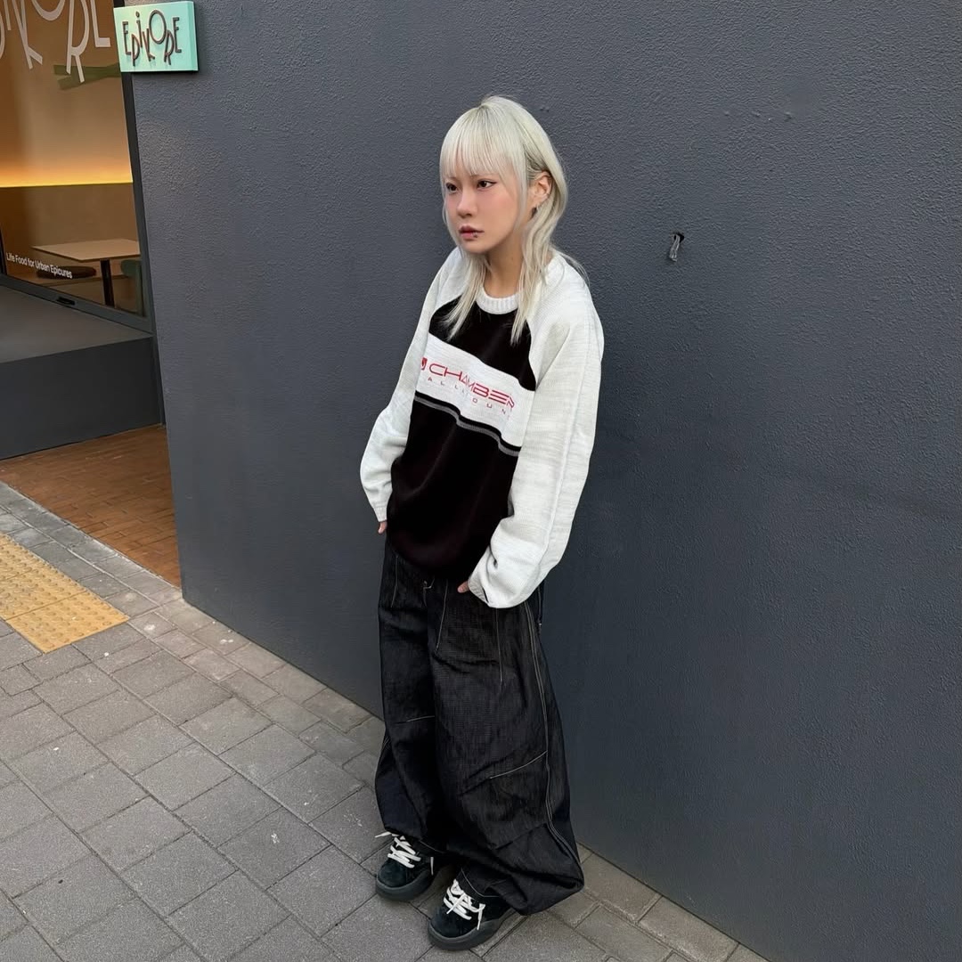 SPORT CHAMBER x Coca-Cola Sweater Black 착용 스타일 - 5