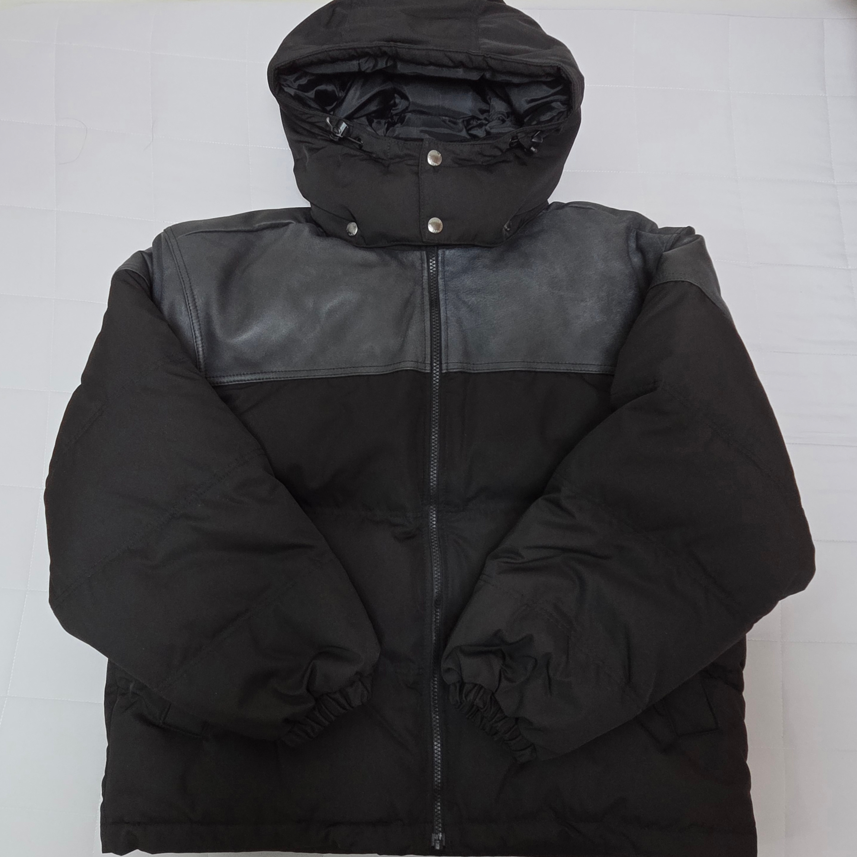 Supreme Leather Yoke Puffer Jacket Black - 25FW 착용 스타일 - 2