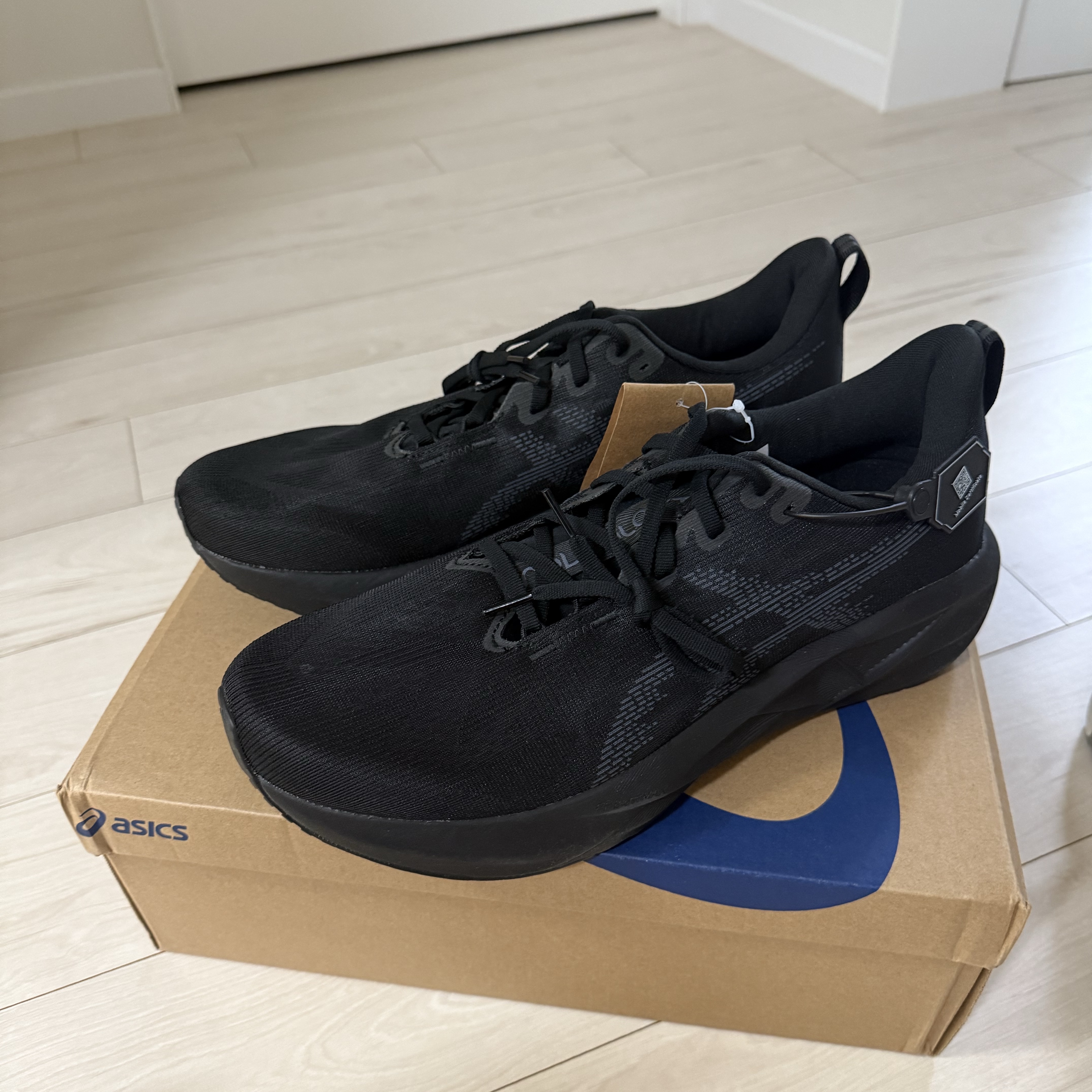 Asics Novablast 5 Black Carrier Grey 착용 스타일