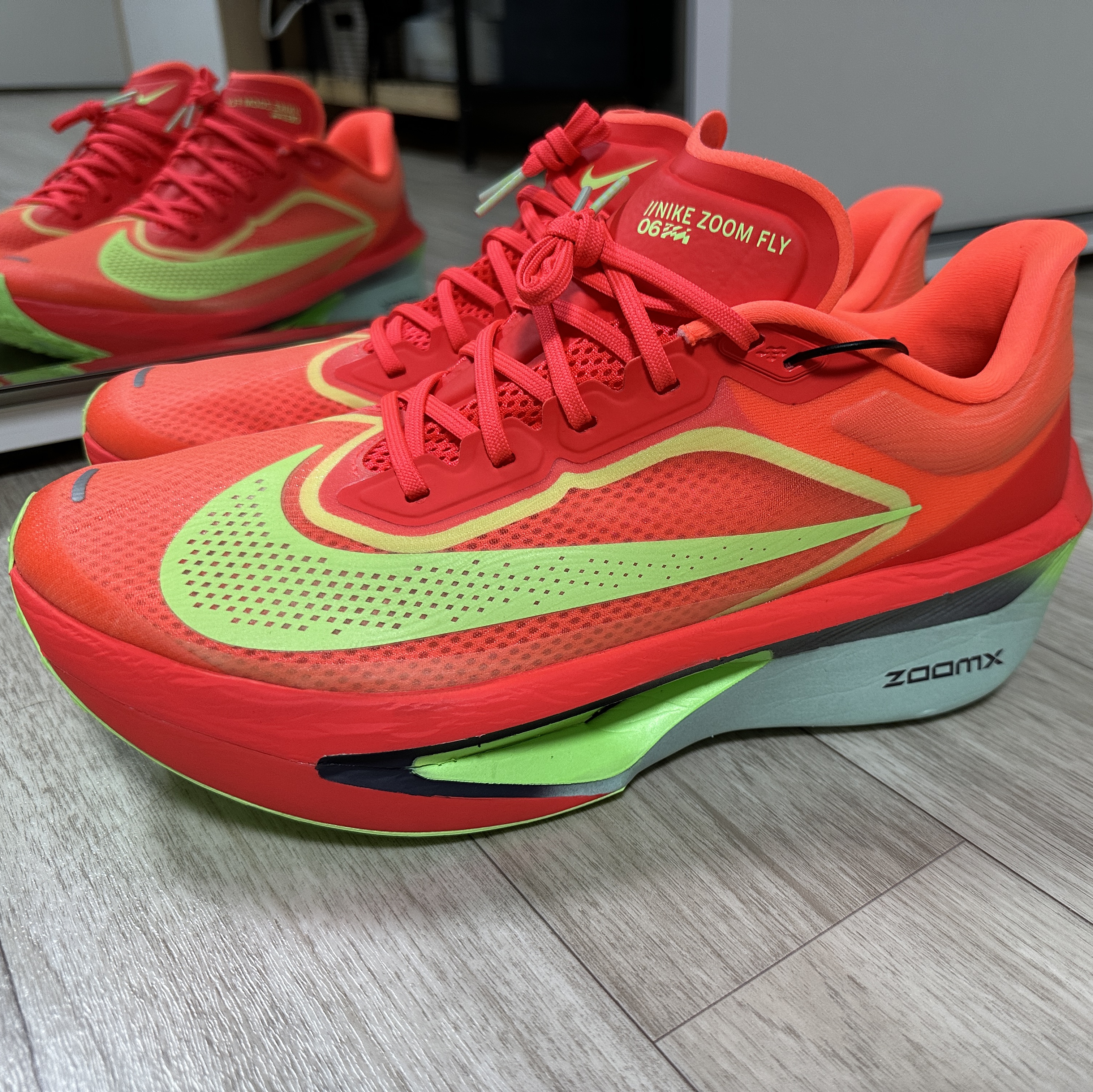 Nike Zoom Fly 6 Bright Crimson Lime Blast 착용 스타일 - 2