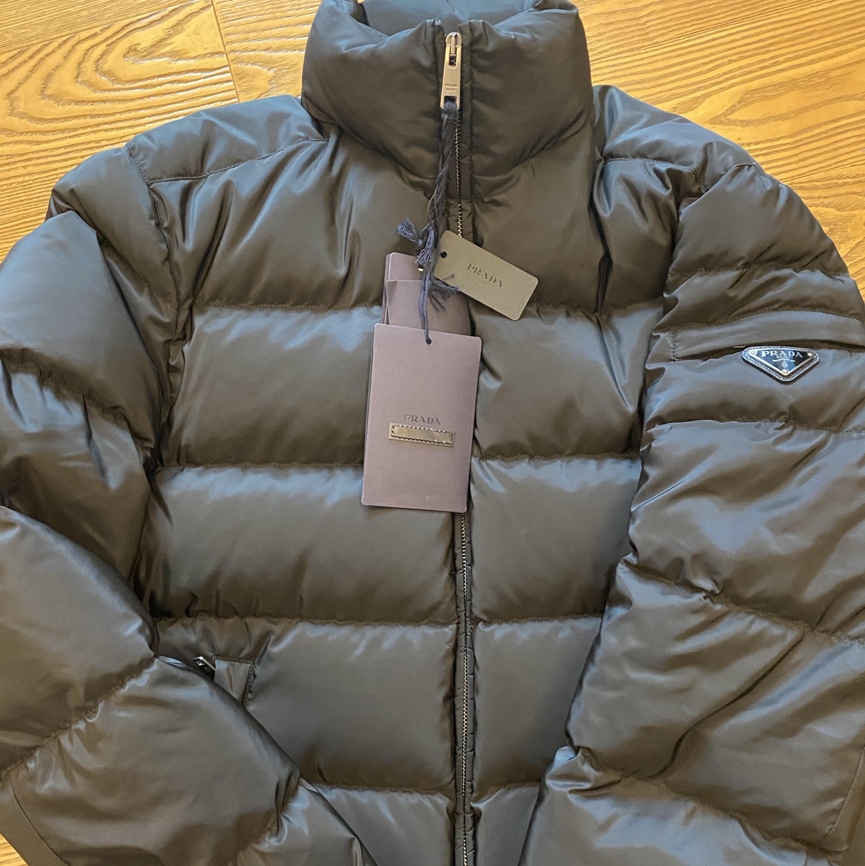 Prada Triangle Logo Down Jacket Black 착용 스타일 - 1