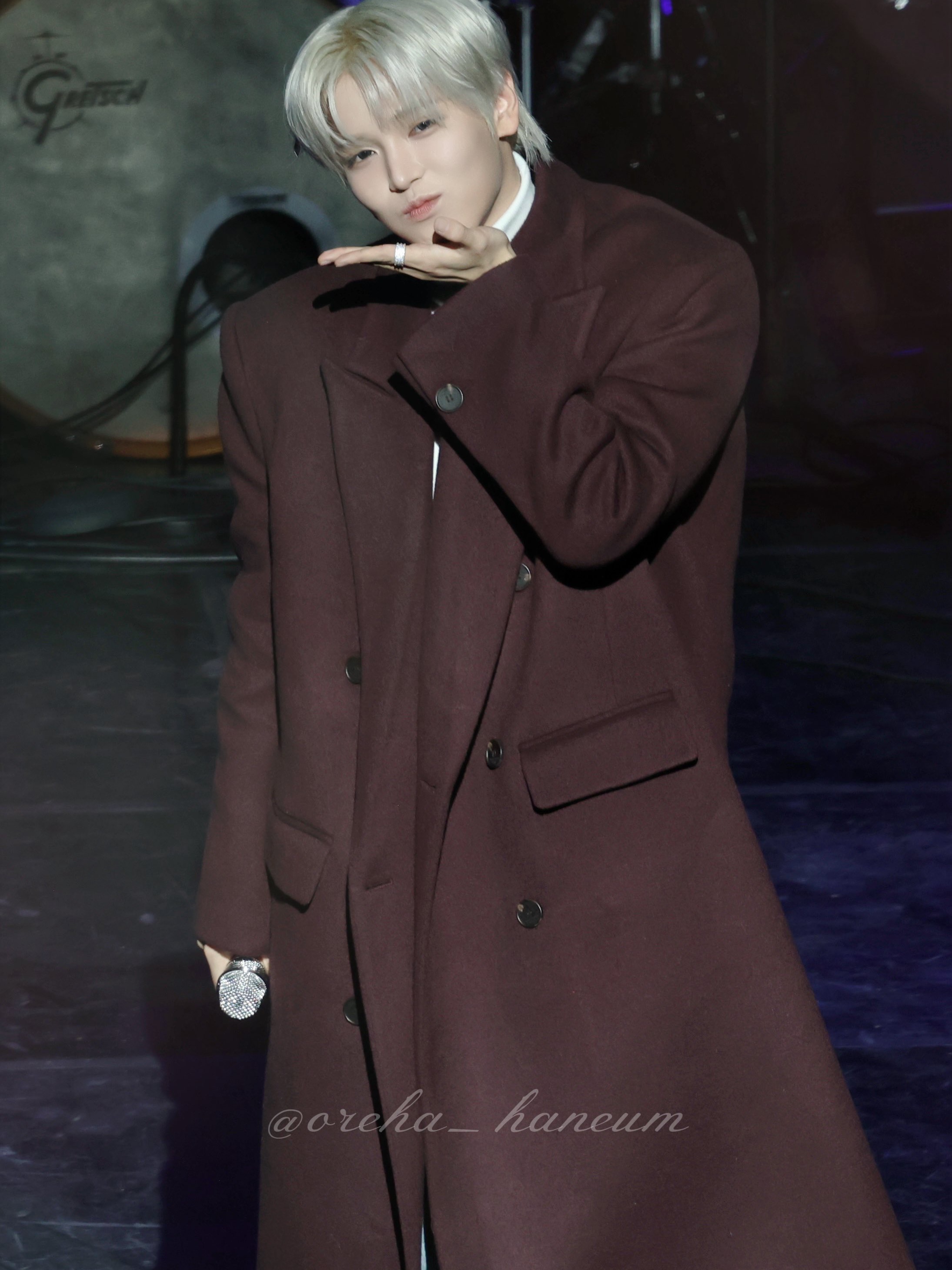 Undermycar 25FW Over Boxy Fit Tailored Coat Burgundy, Undermycar 25FW Over Boxy Fit Tailored Coat Charcoal 착용 스타일 - 2