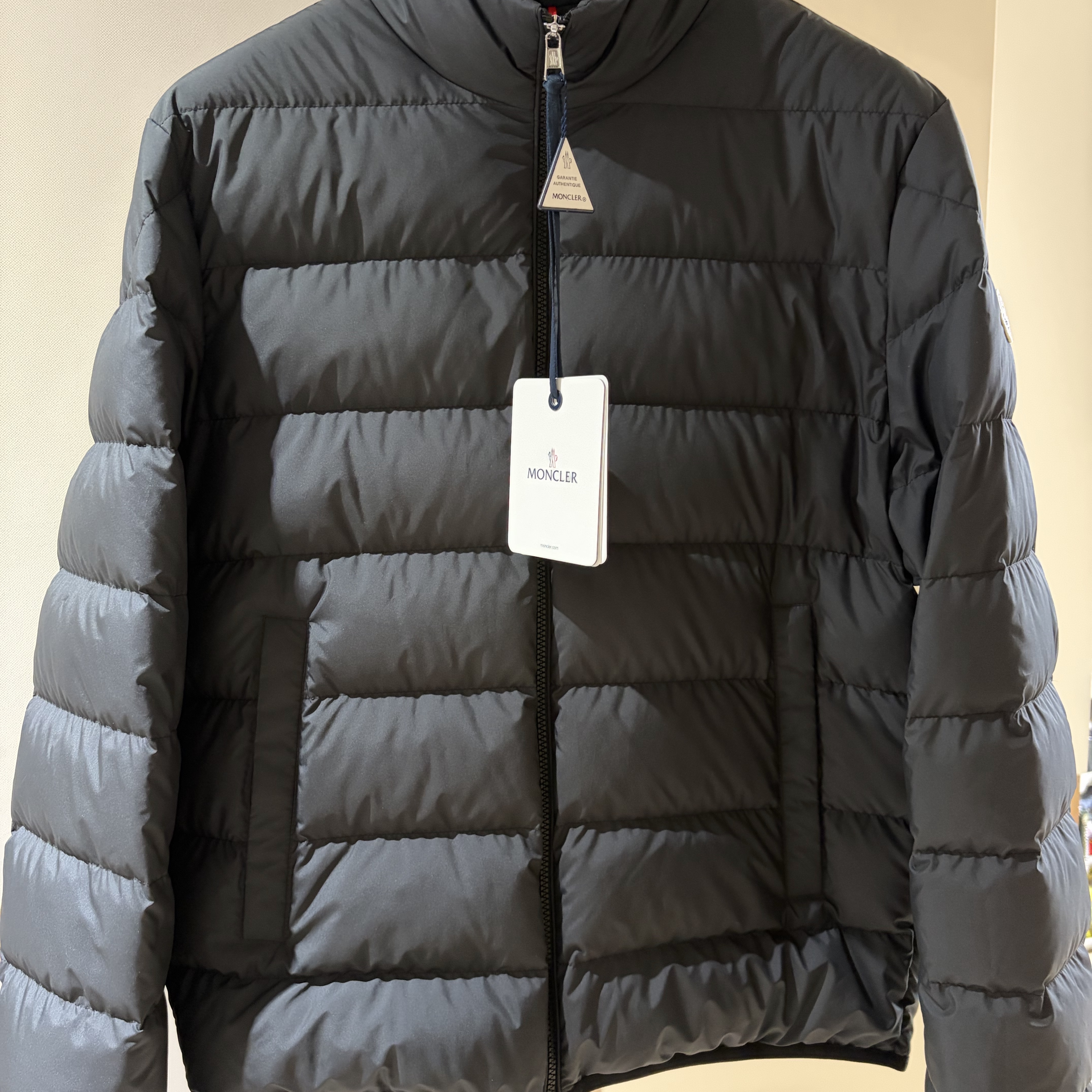 Moncler Baudinet Short Down Jacket Black - 25FW 착용 스타일