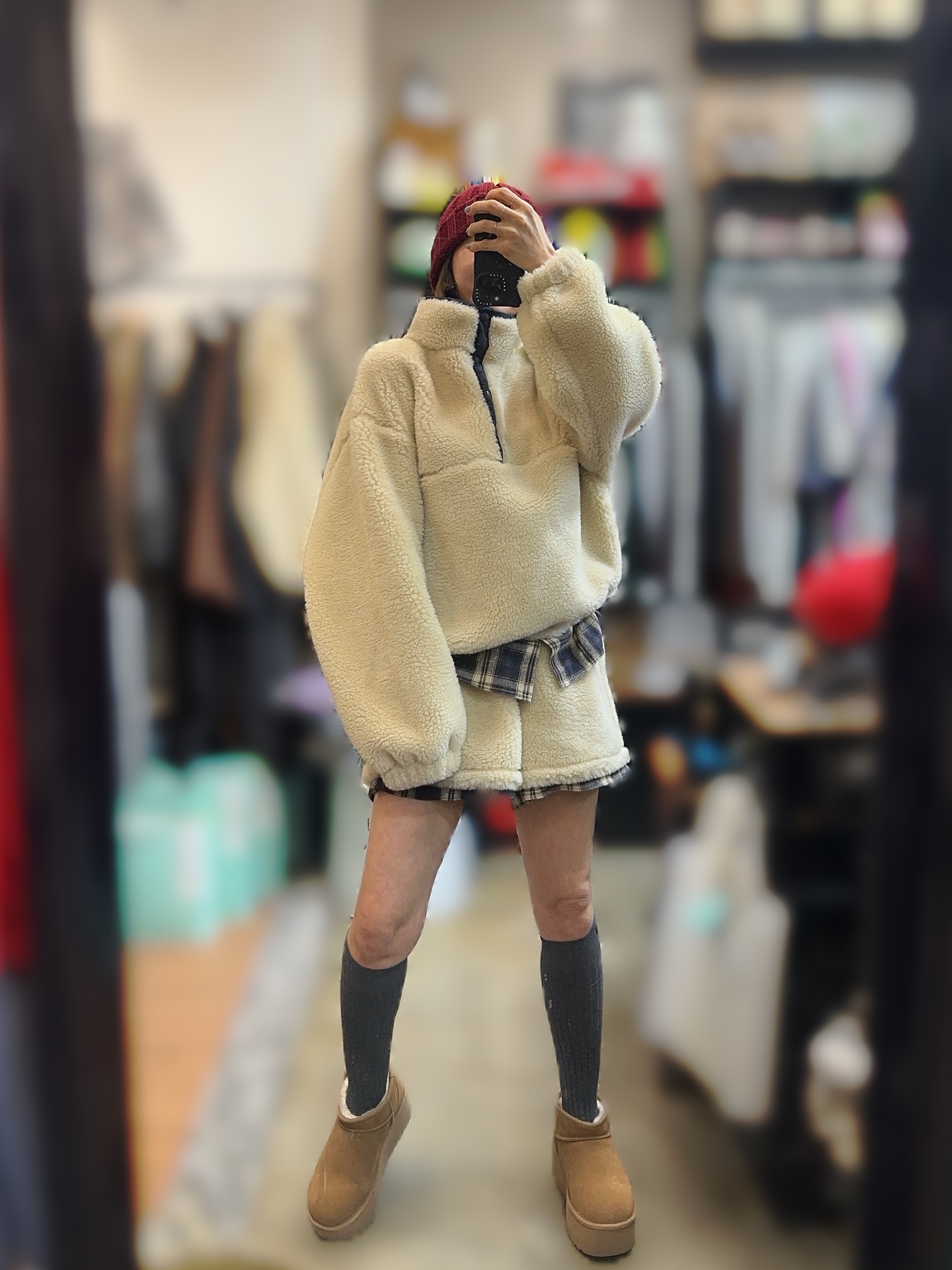 (W) UGG Classic Ultra Mini Platform Boots Chestnut 착용 스타일 - 1