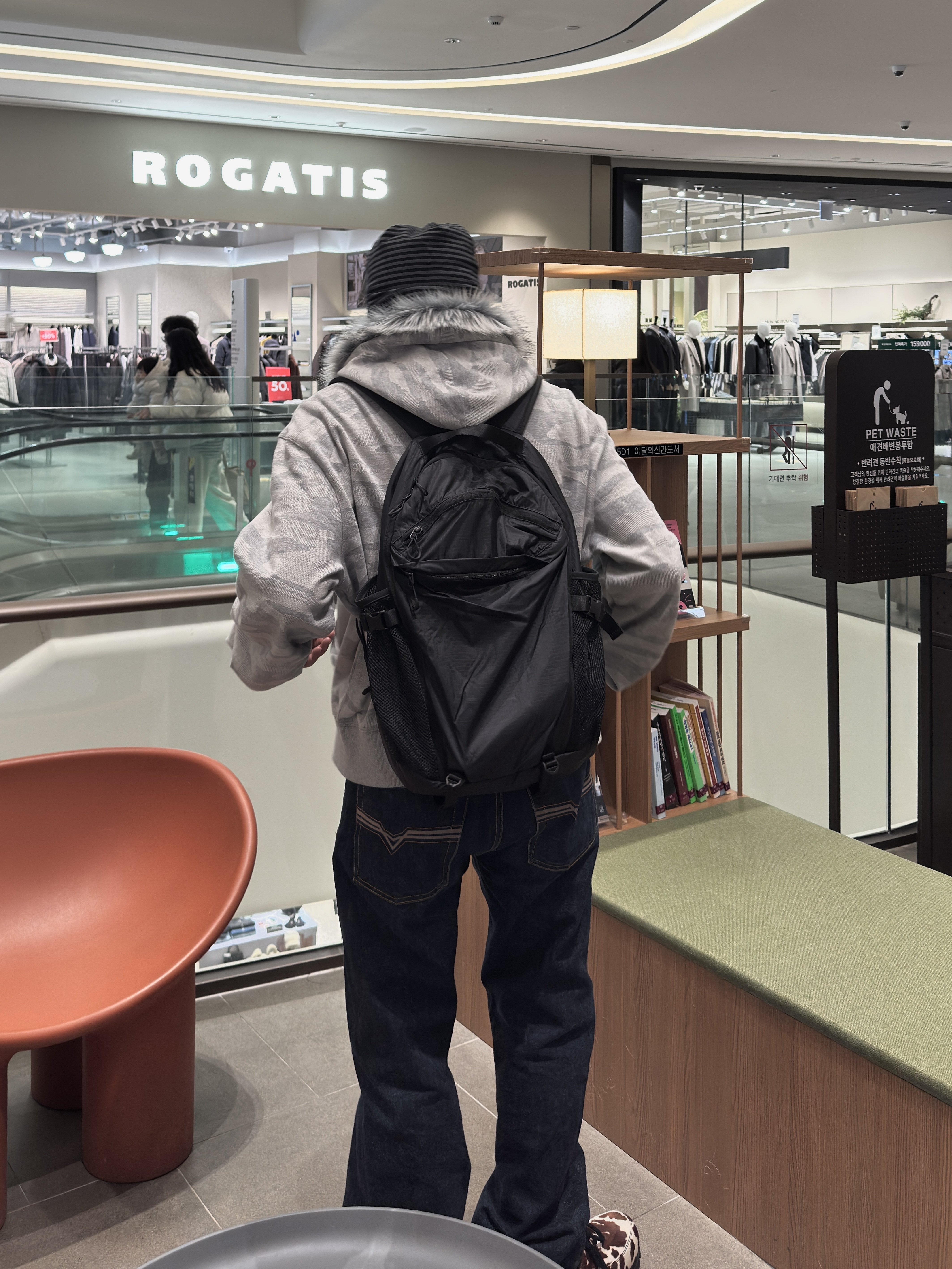 NOMANUAL NM Stripe Beanie Black, Nike Air Max Goadome QS Sail and Cacao Wow 착용 스타일 - 3