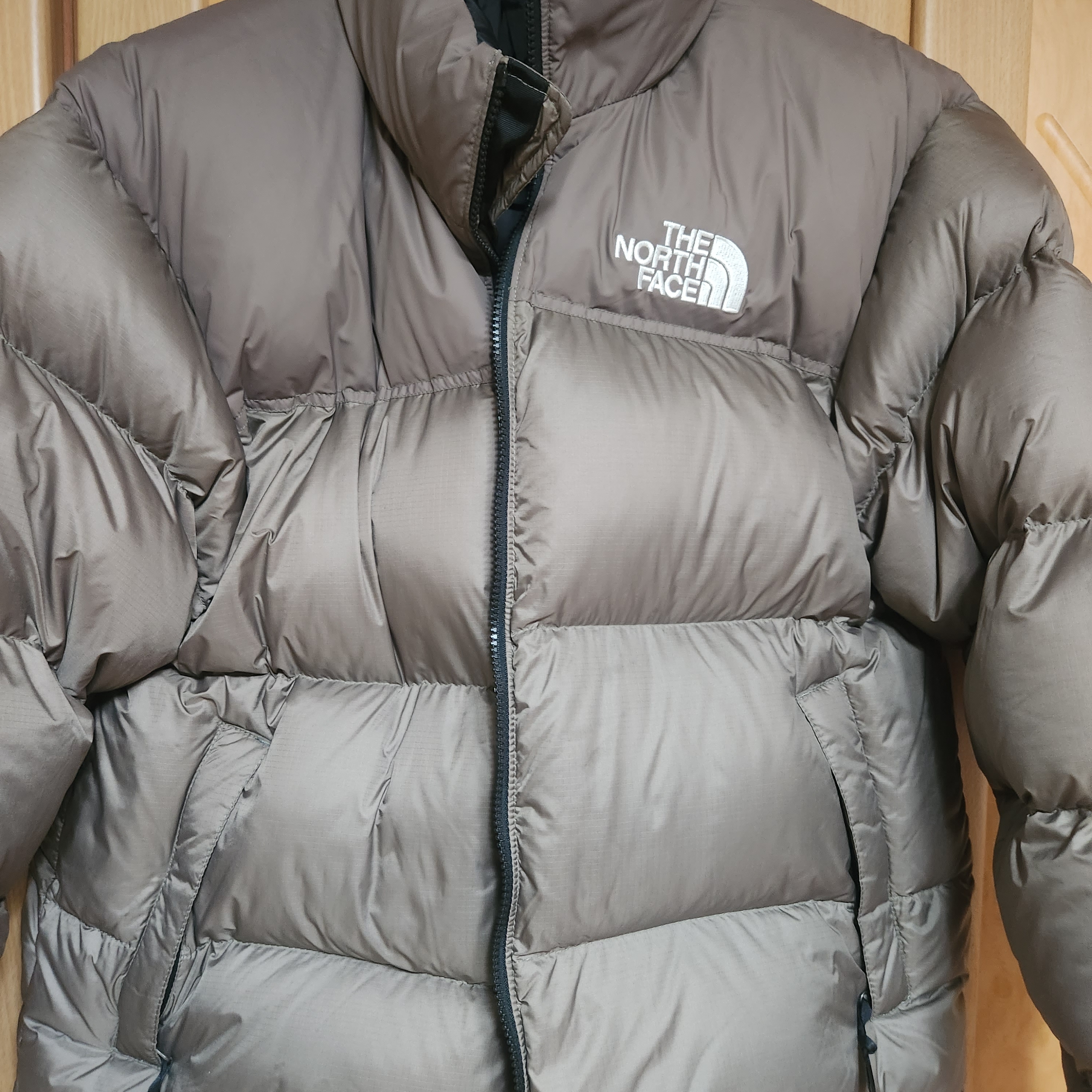 The North Face 1996 Retro Nuptse Jacket Falcon Brown 착용 스타일
