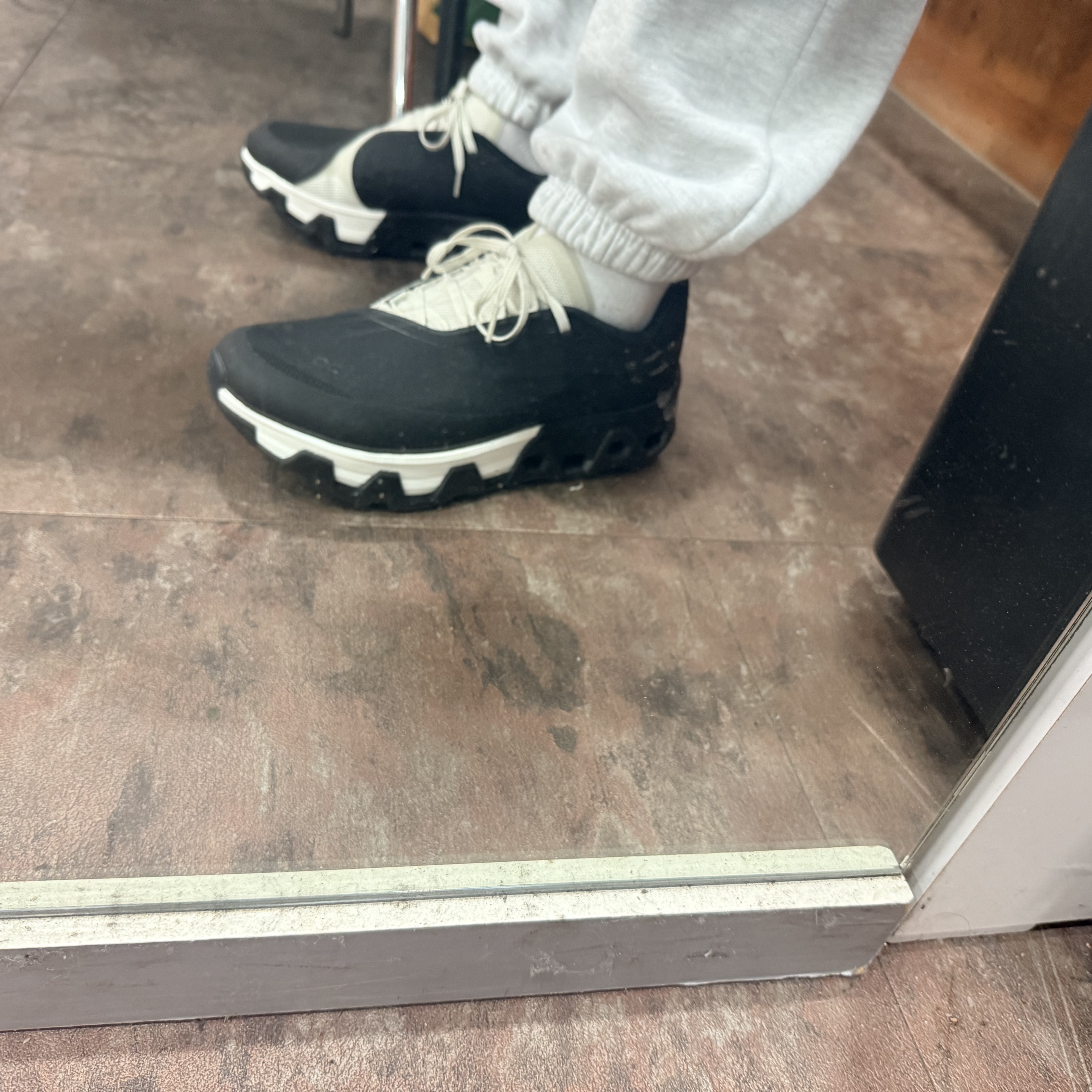 On Running x Post Archive Faction (Paf) Cloudmonster Hyper Black 착용 스타일 - 1