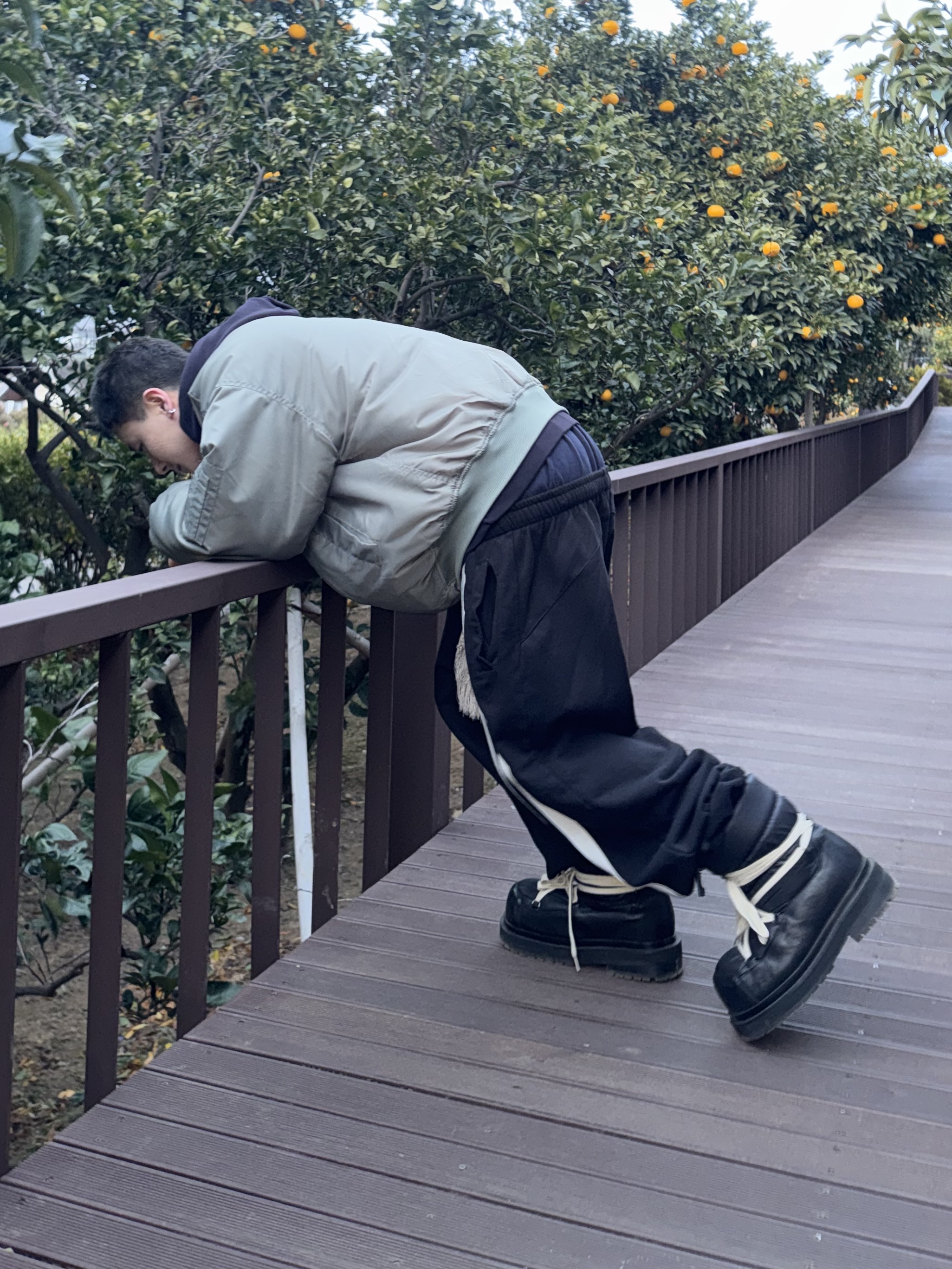 ROARINGRAD Double Waist Sweat Pants Black 착용 스타일 - 3