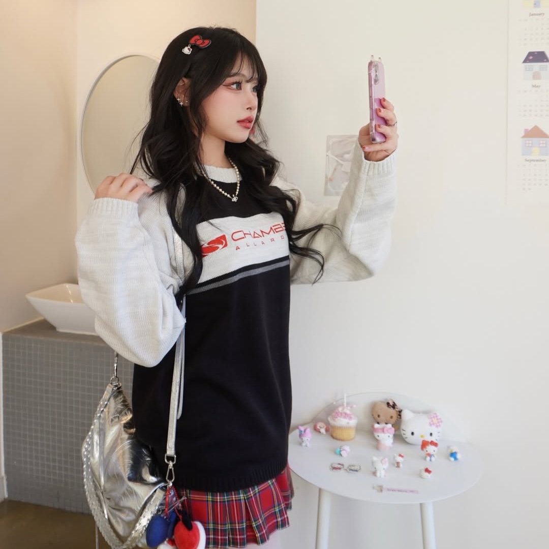 SPORT CHAMBER x Coca-Cola Sweater Black 착용 스타일 - 2