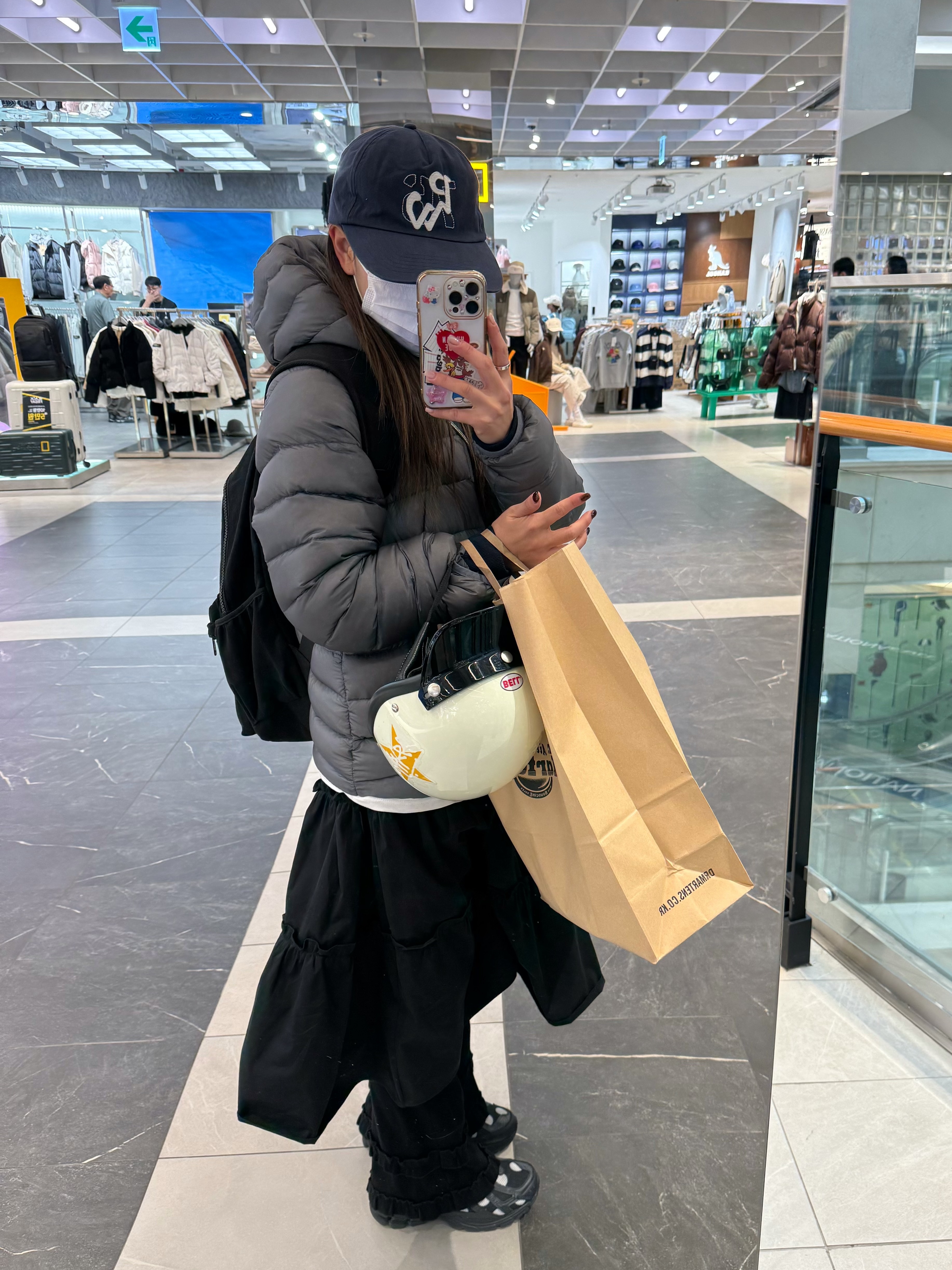 Sunlove Hooded Fly Light Down Jacket Grey, New Balance 1906R Polka Dot Black 착용 스타일