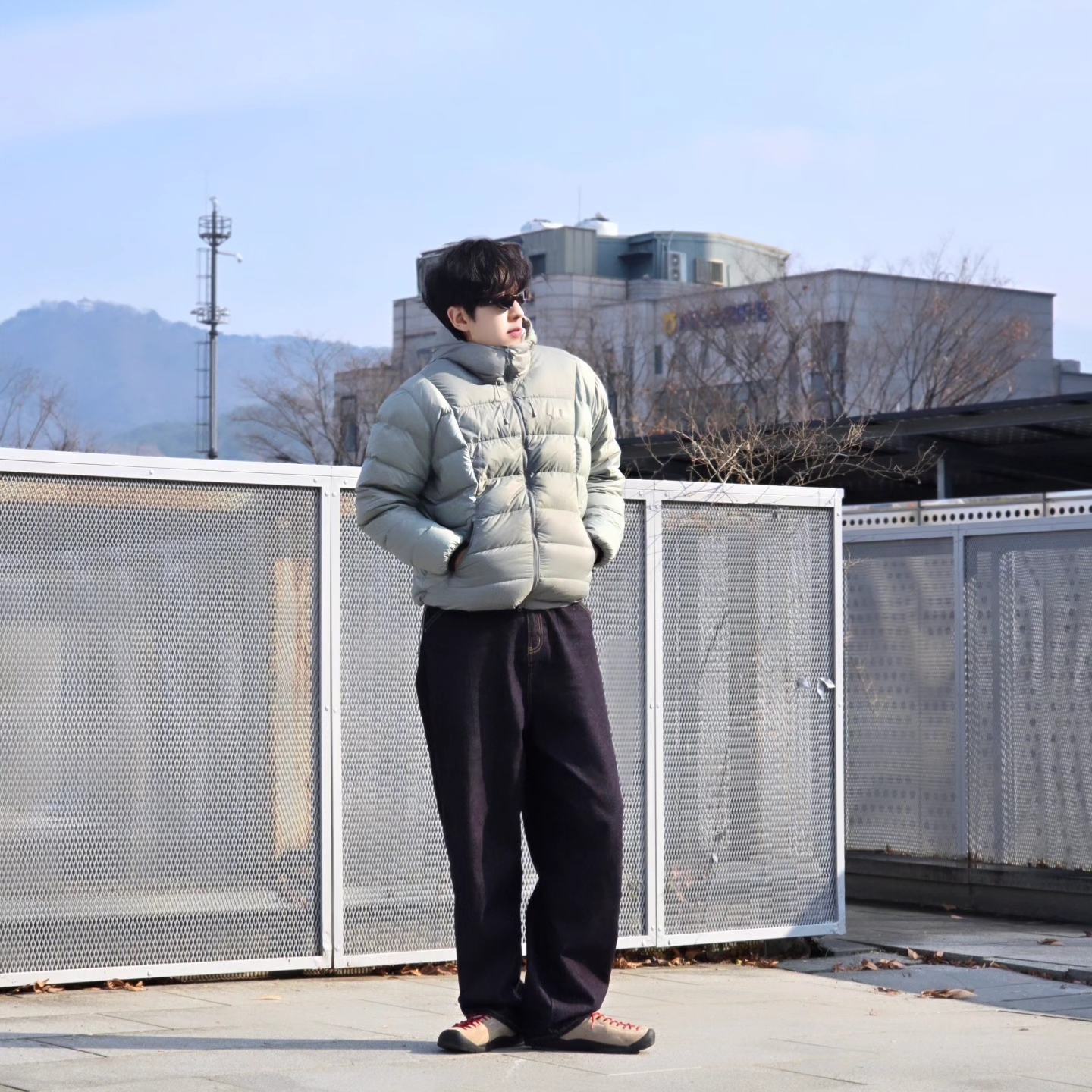 The North Face Ruta Down Jacket Light Khaki - 25SS, Suade Contour Pocket Denim Raw Indigo 착용 스타일 - 6