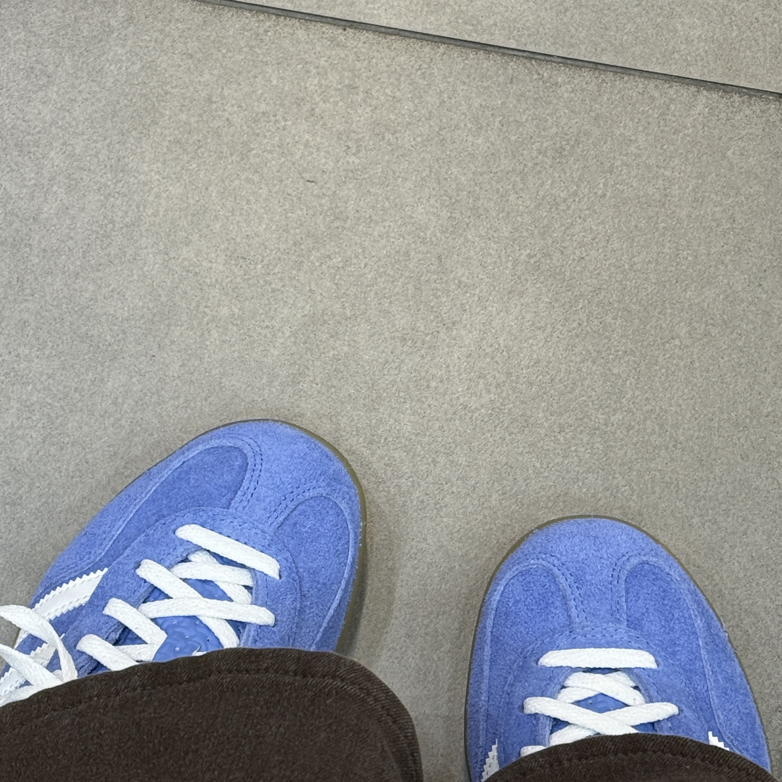 (W) Adidas Gazelle Indoor Blue Fusion Cloud White 착용 스타일