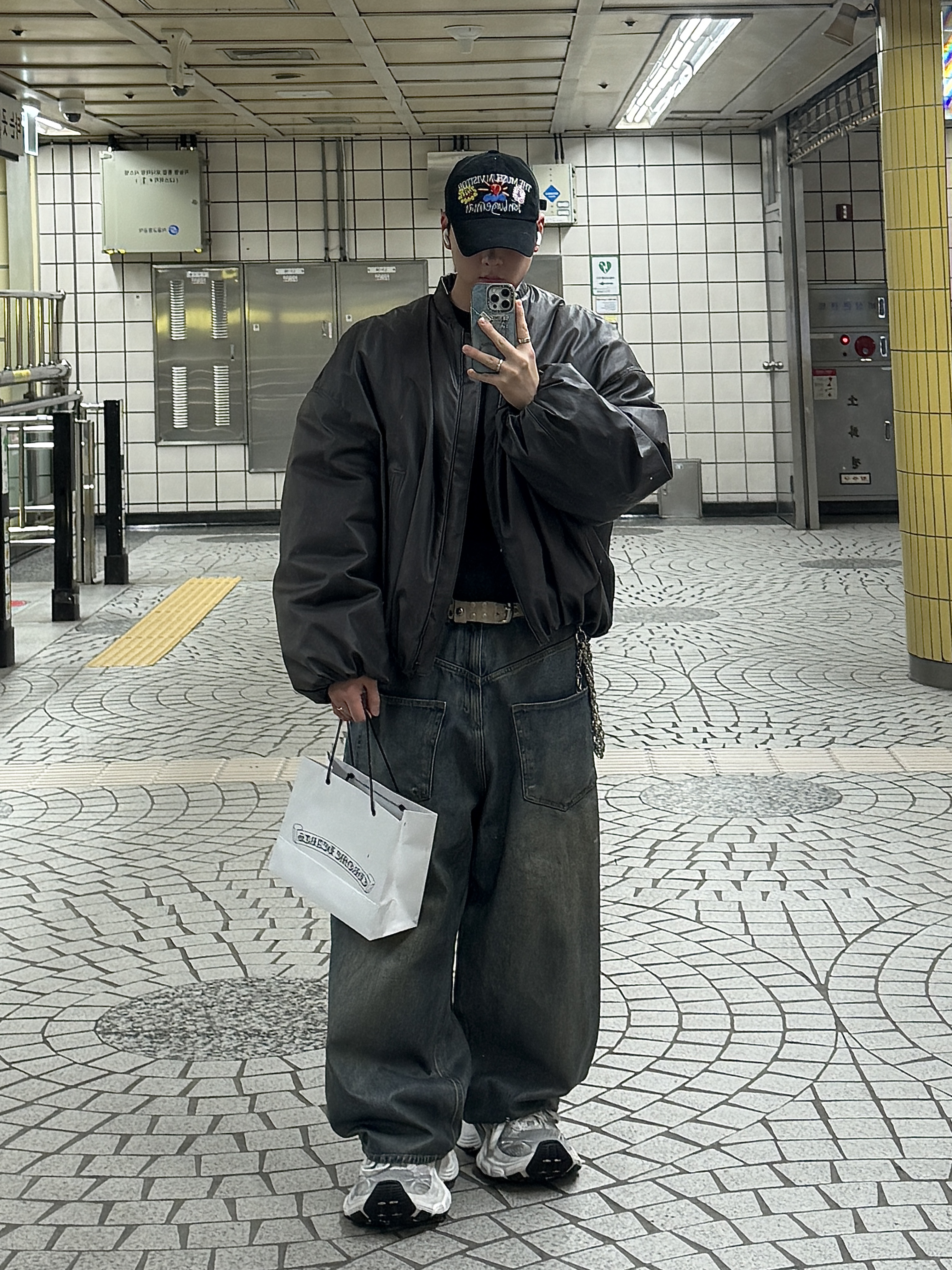 Nonnod Heat Reactive Bomber Jacket Olive Brown, Project G/R Coated Backward Denim Blue 착용 스타일