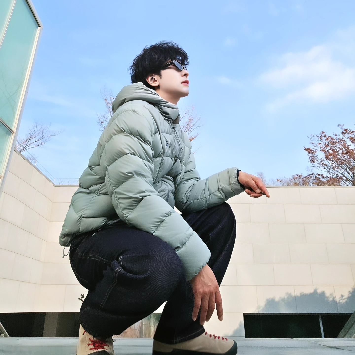 The North Face Ruta Down Jacket Light Khaki - 25SS, Suade Contour Pocket Denim Raw Indigo 착용 스타일 - 1