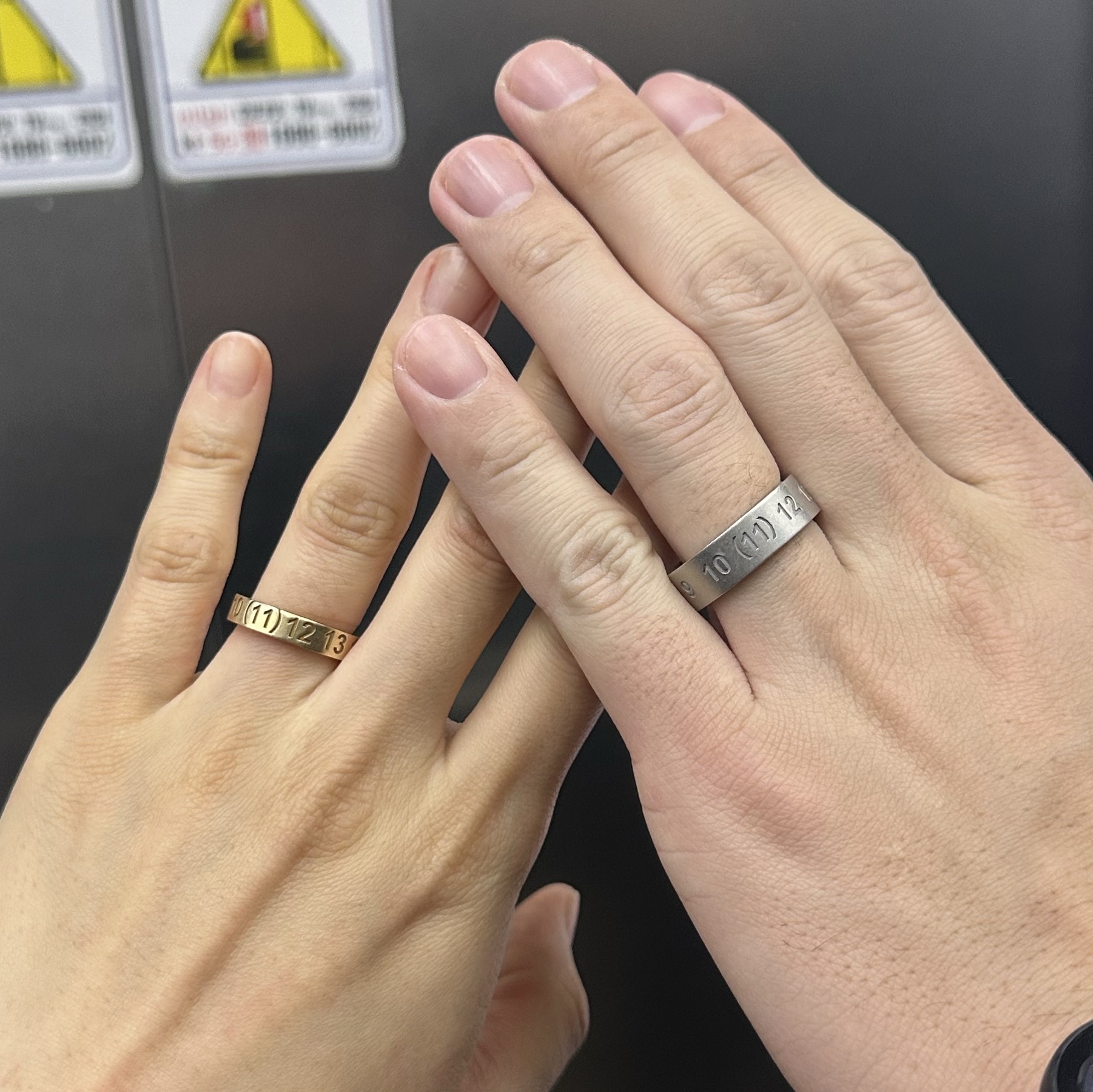 Maison Margiela Numerical Band Silver Ring Silver, Maison Margiela Numerical Silver Ring Yellow 착용 스타일