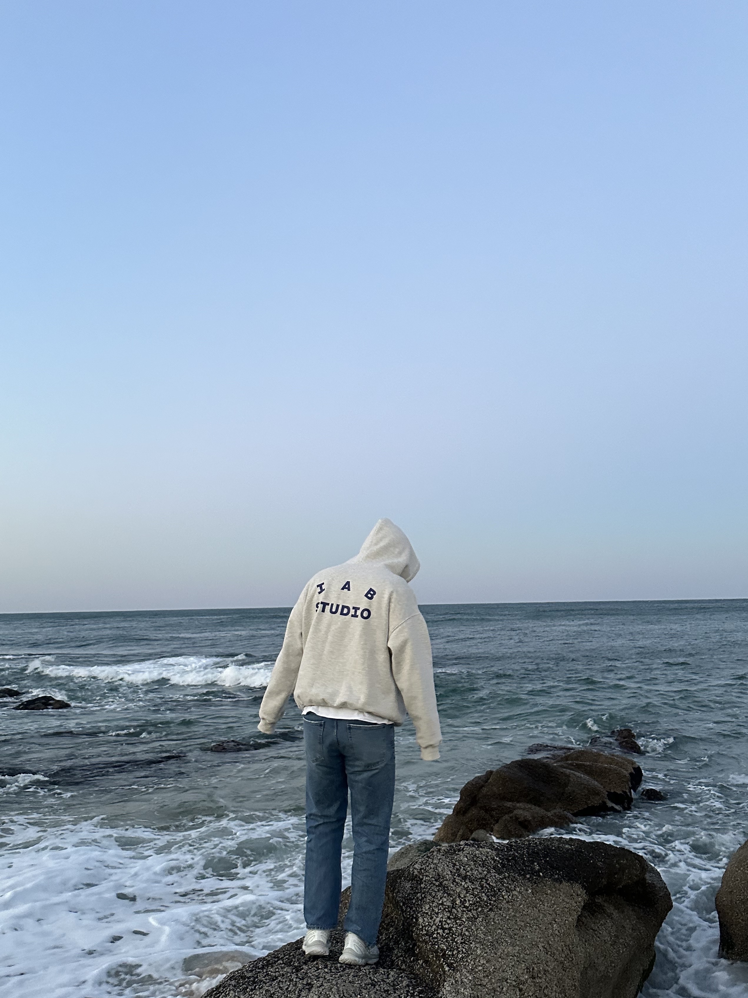 IAB Studio Hoodie Oatmeal Gray - 21SS, Salomon XT-6 ADV White 착용 스타일 - 1