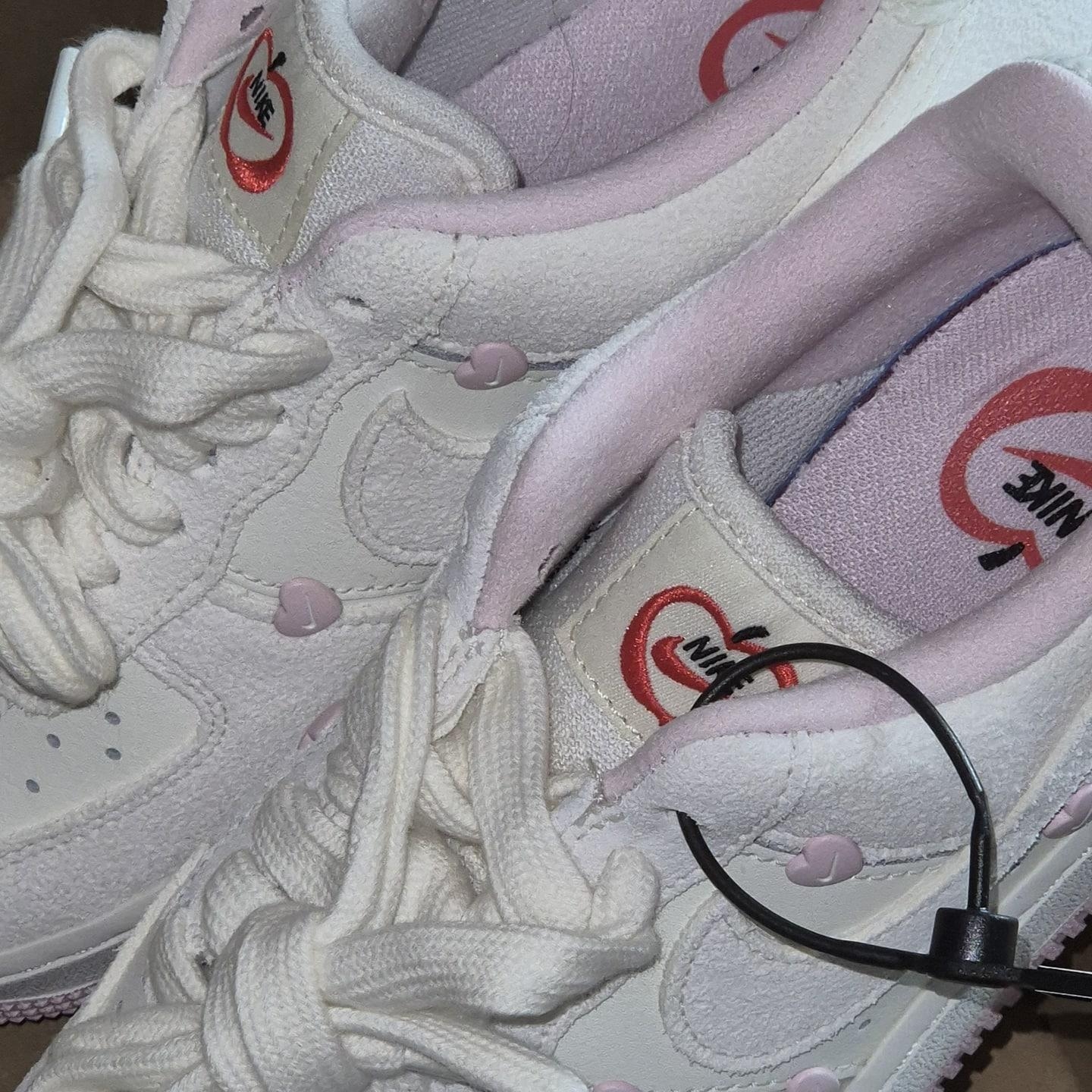 (W) Nike Air Force 1 Low Valentine's Day Sail Pink Foam 착용 스타일