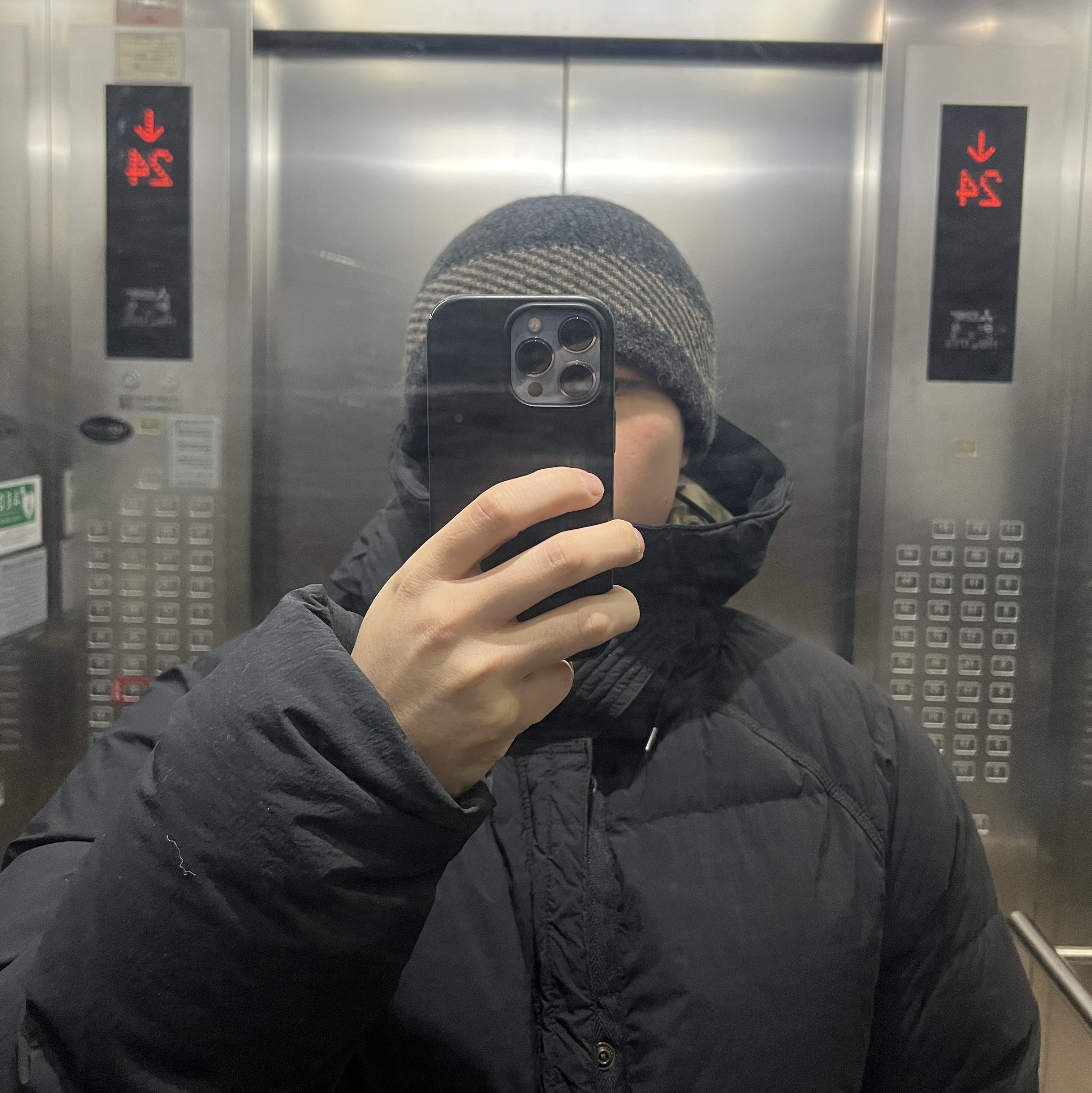 Ten C Artic Down Parka Black 착용 스타일