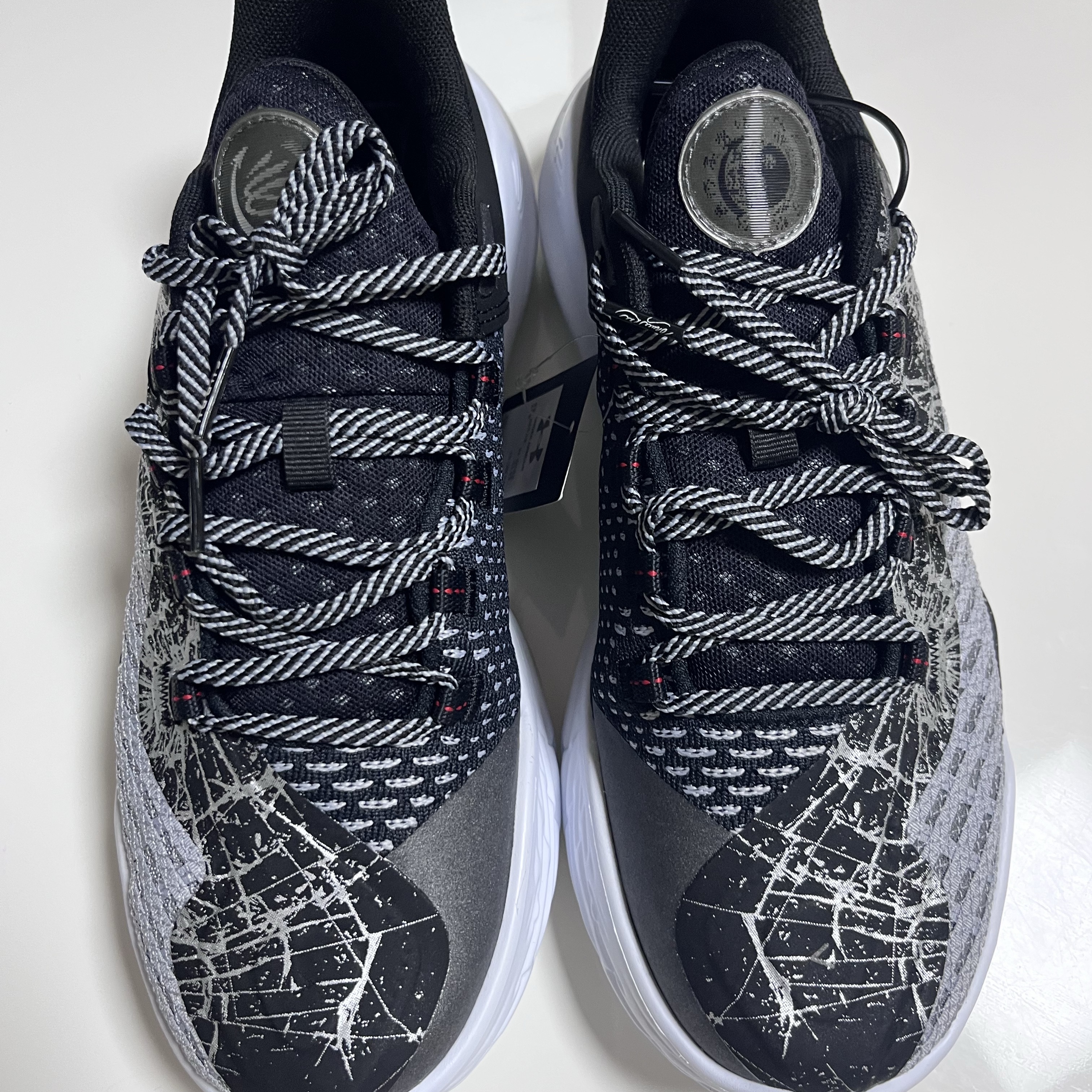 Under Armour x Bruce Lee Curry 11 Future Dragon 착용 스타일 - 2