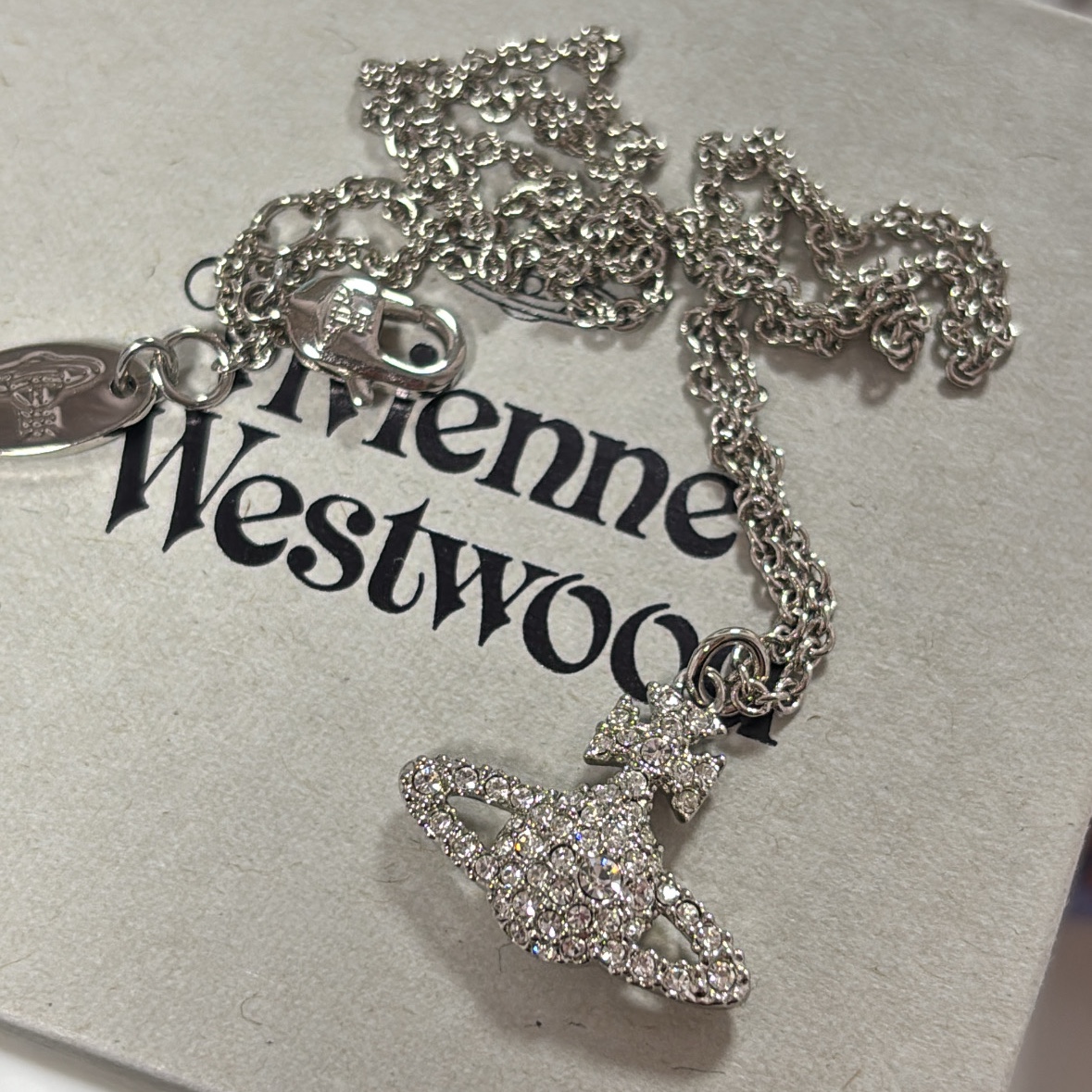Vivienne Westwood Grace Bas Relief Pendant Silver 착용 스타일