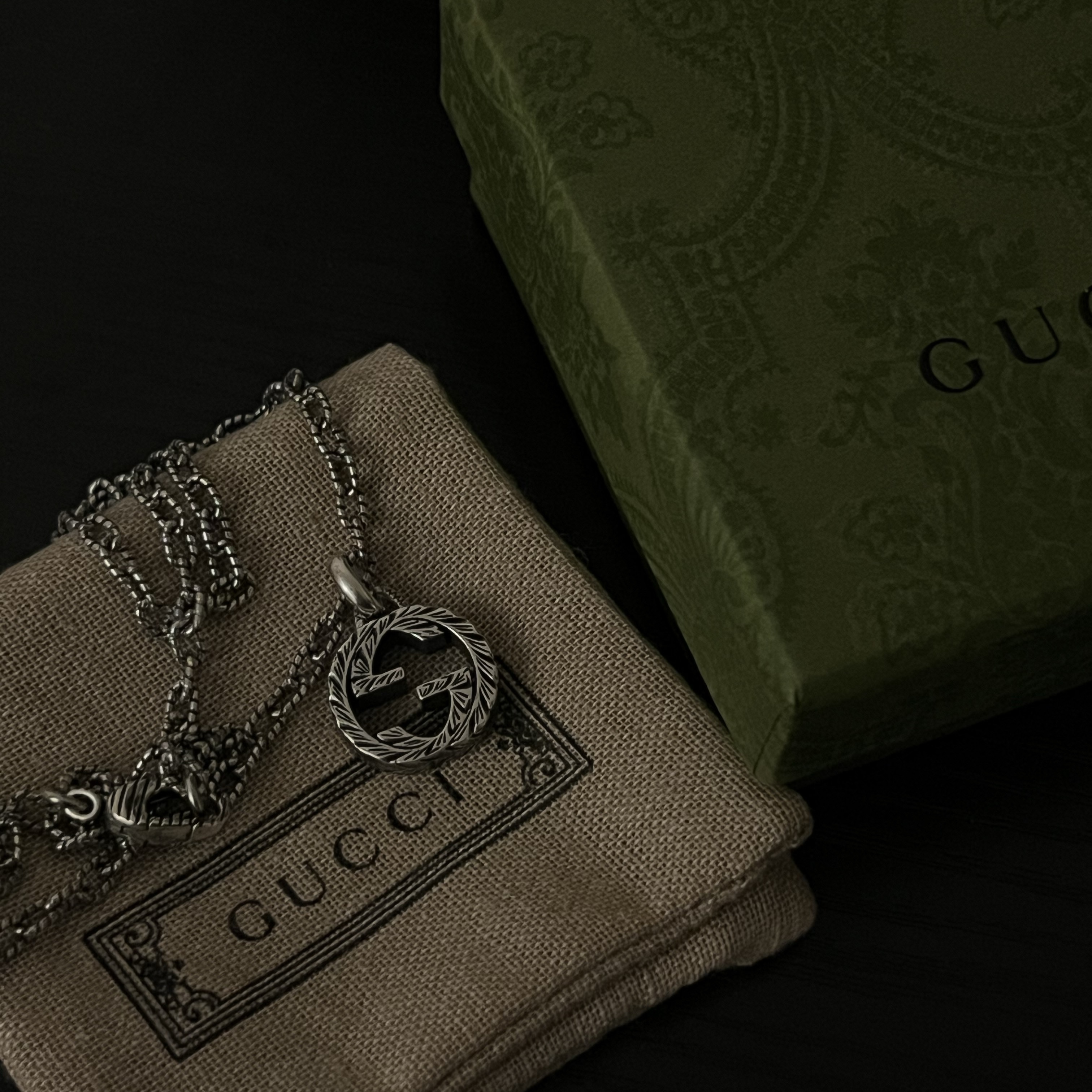 Gucci Interlocking G Pendant Necklace Silver 착용 스타일