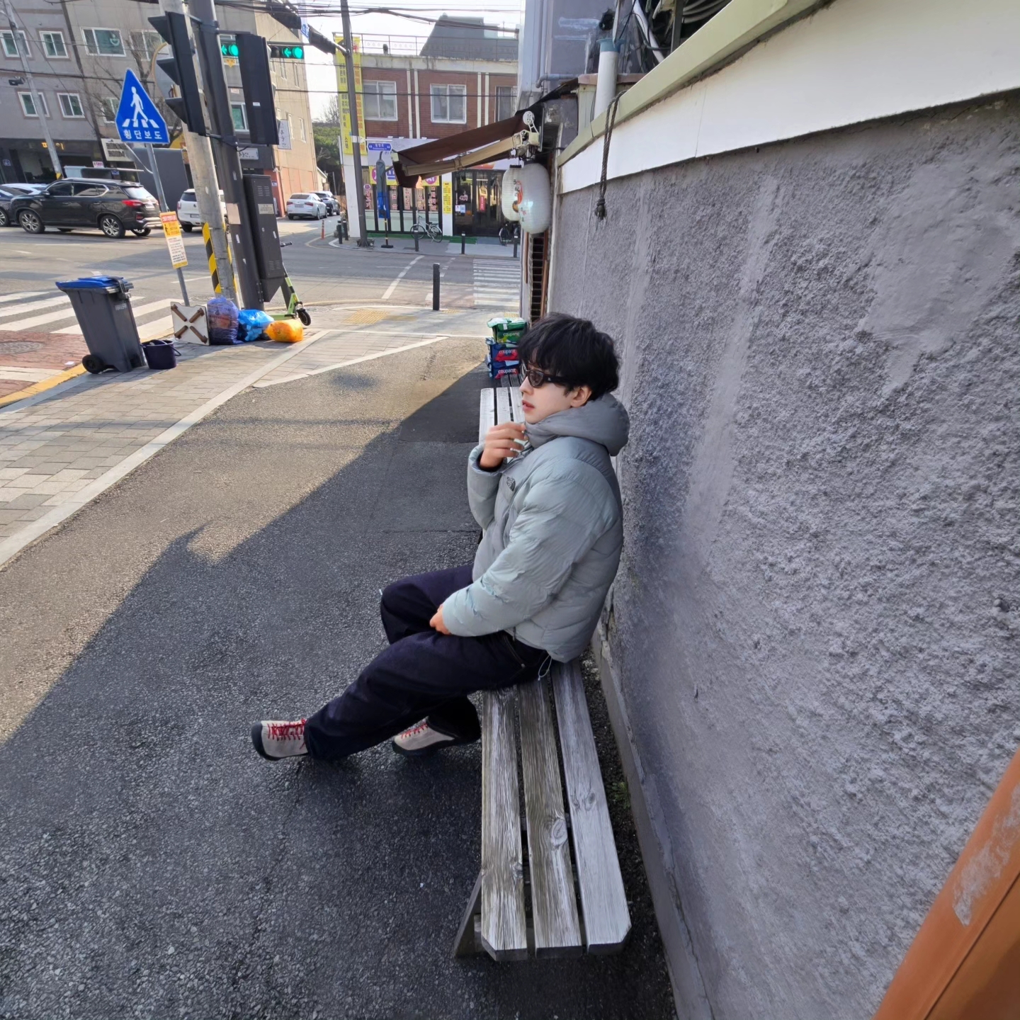 The North Face Ruta Down Jacket Light Khaki - 25SS, Suade Contour Pocket Denim Raw Indigo 착용 스타일 - 4