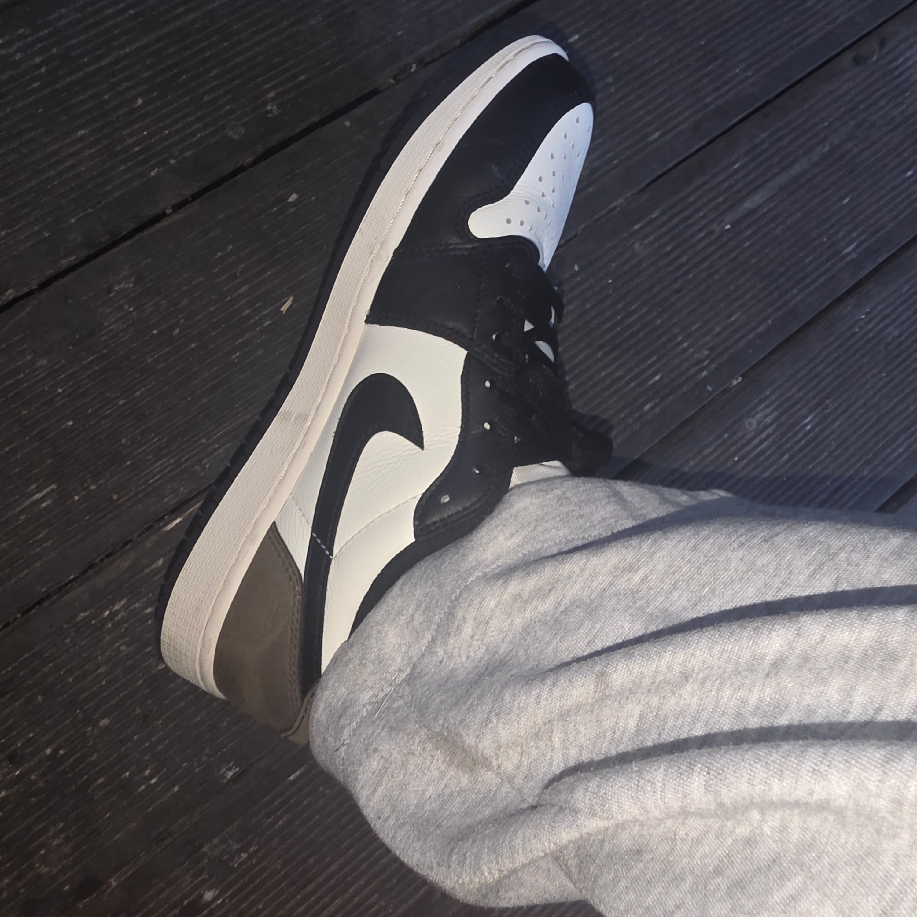 Jordan 1 Retro Low OG Mocha 착용 스타일