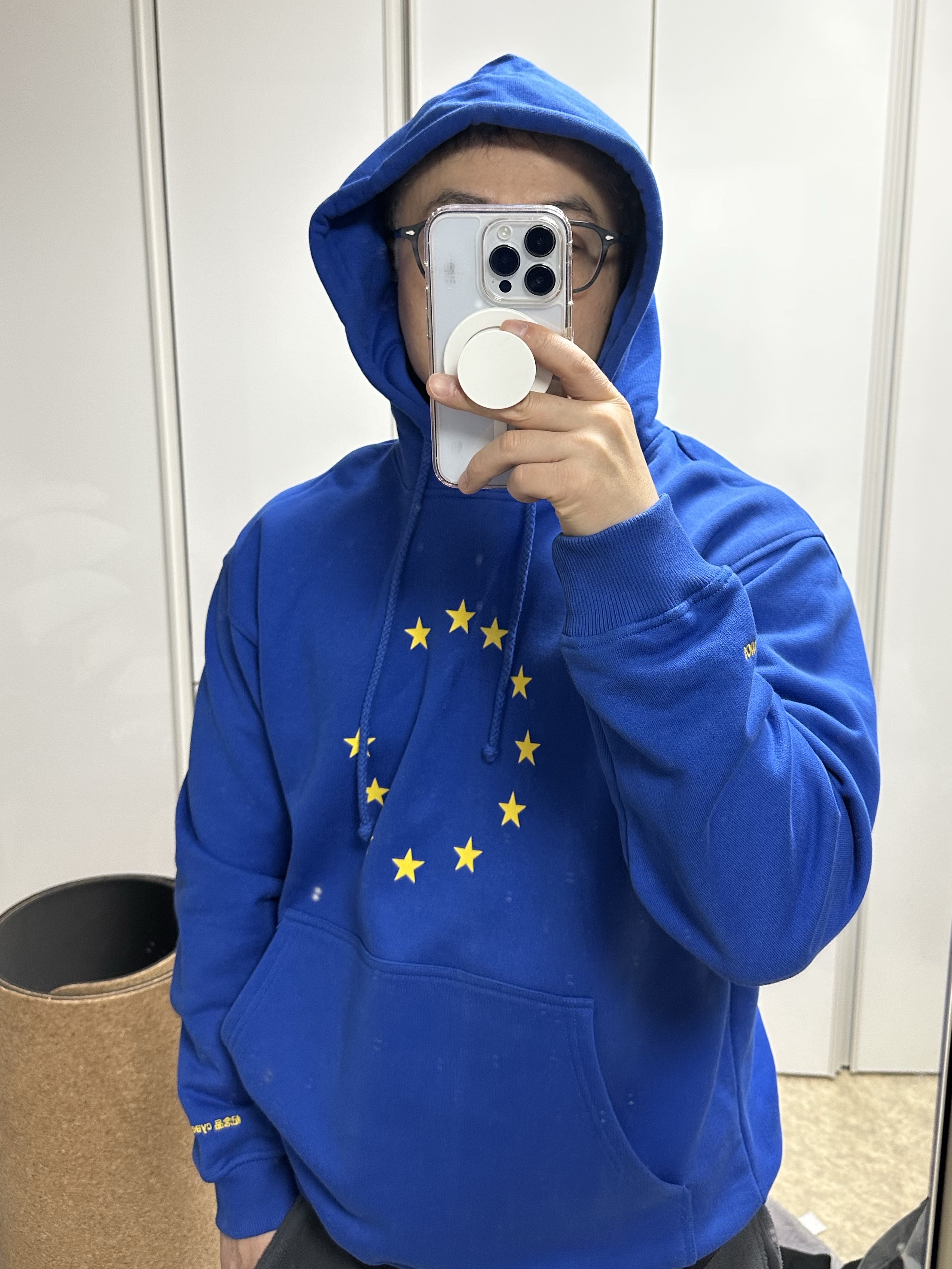Souvenir Official Eunify Classic Hoodie Blue 착용 스타일