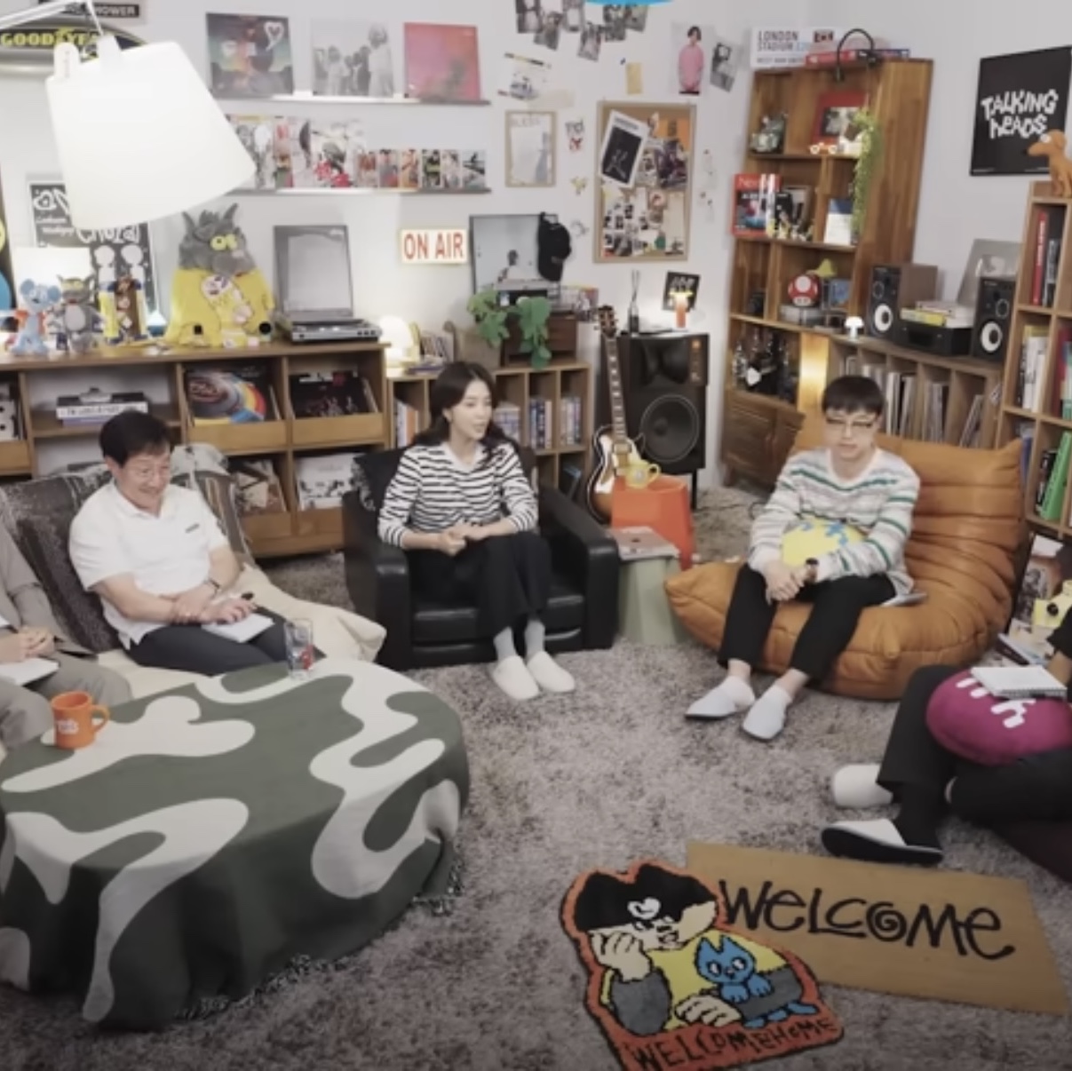 Lelbobrown Welcome Home Rug 착용 스타일