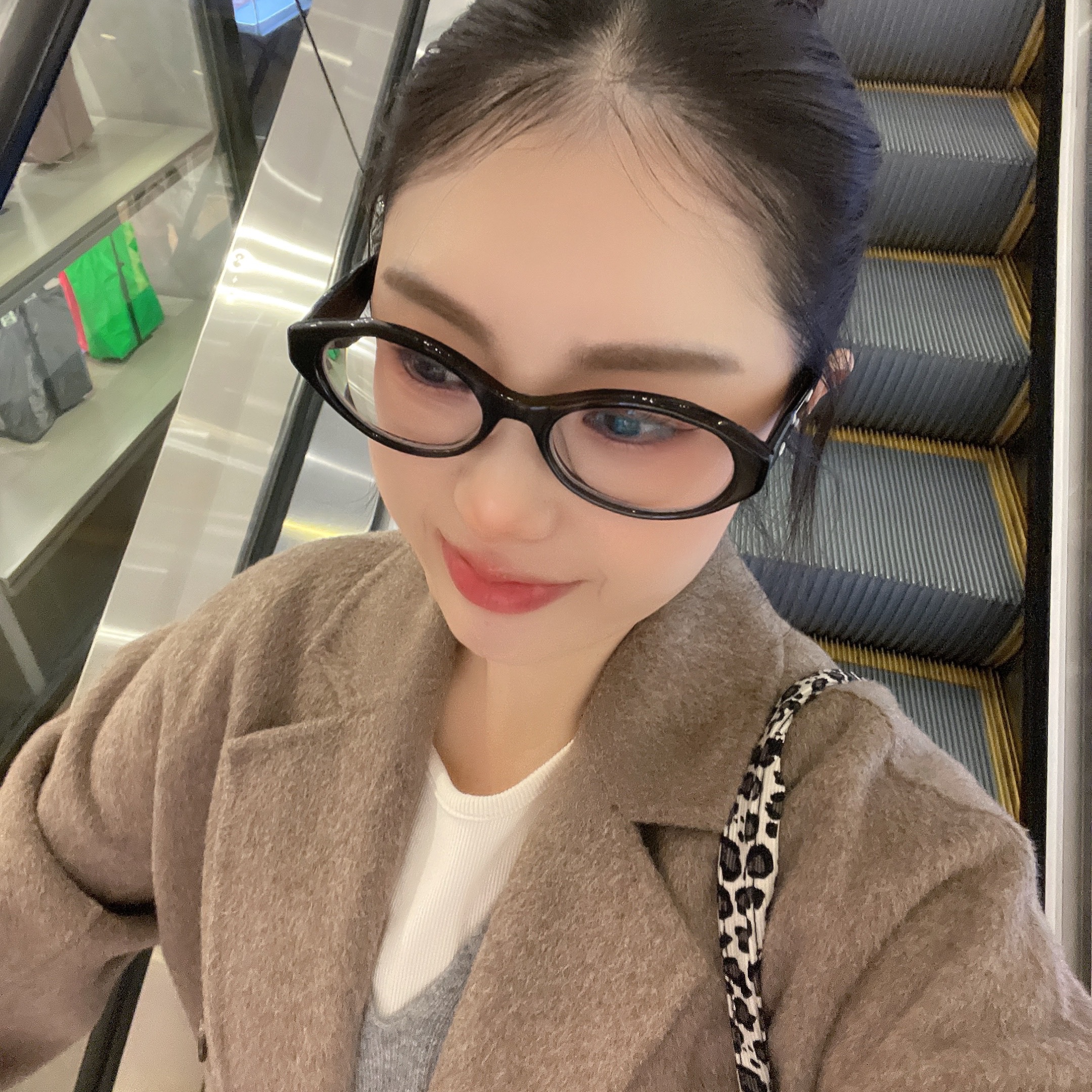 Suare women cashmere 100 wholegarment v neck knit l melange, Gentle Monster x Maison Margiela MM209 Black Clear 착용 스타일 - 1