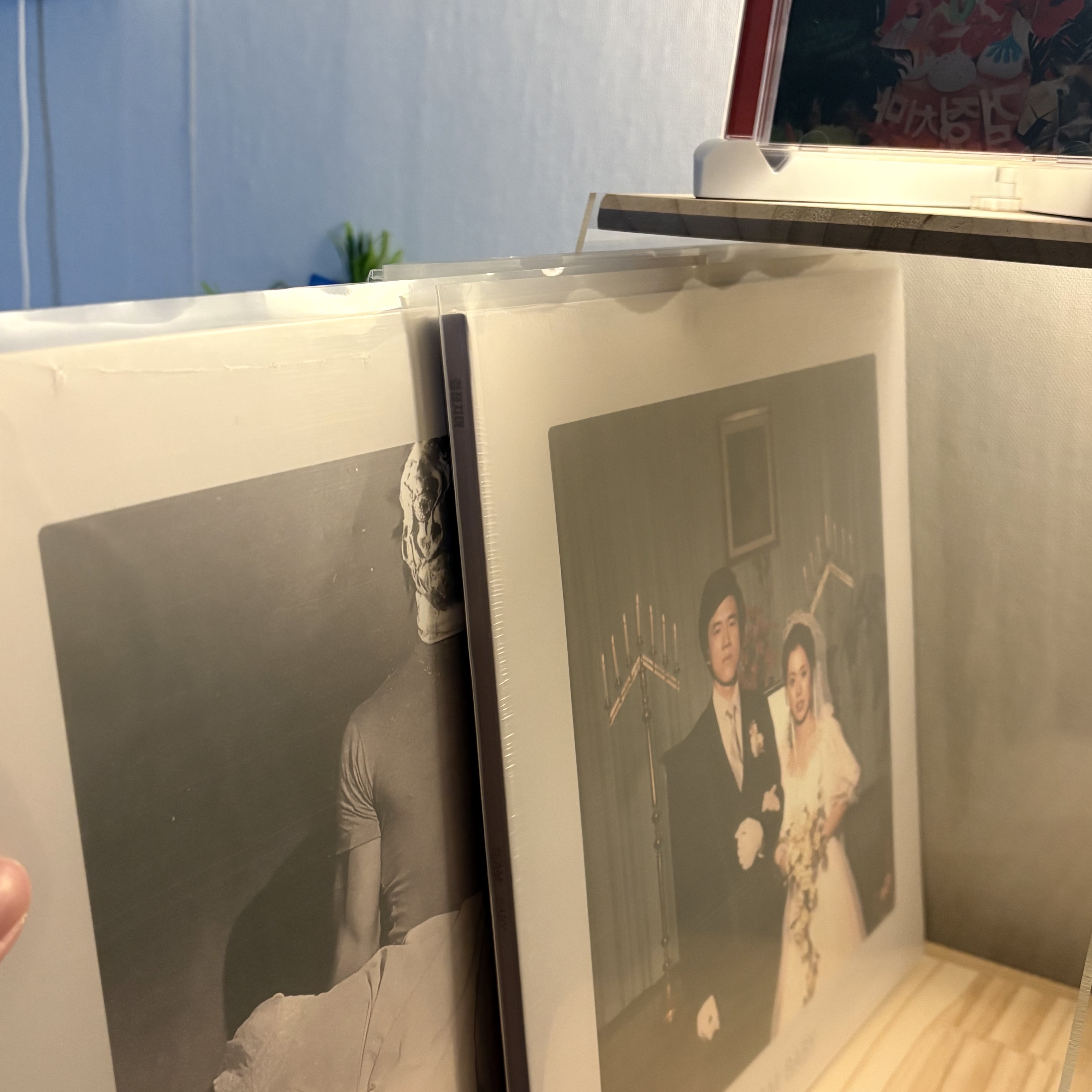 The Black Skirts 3rd Album Part 1 Team Baby LP Splatter Color, The Black Skirts 3rd Album Part 2 Thirsty Marble Smoke Translucent 착용 스타일 - 1