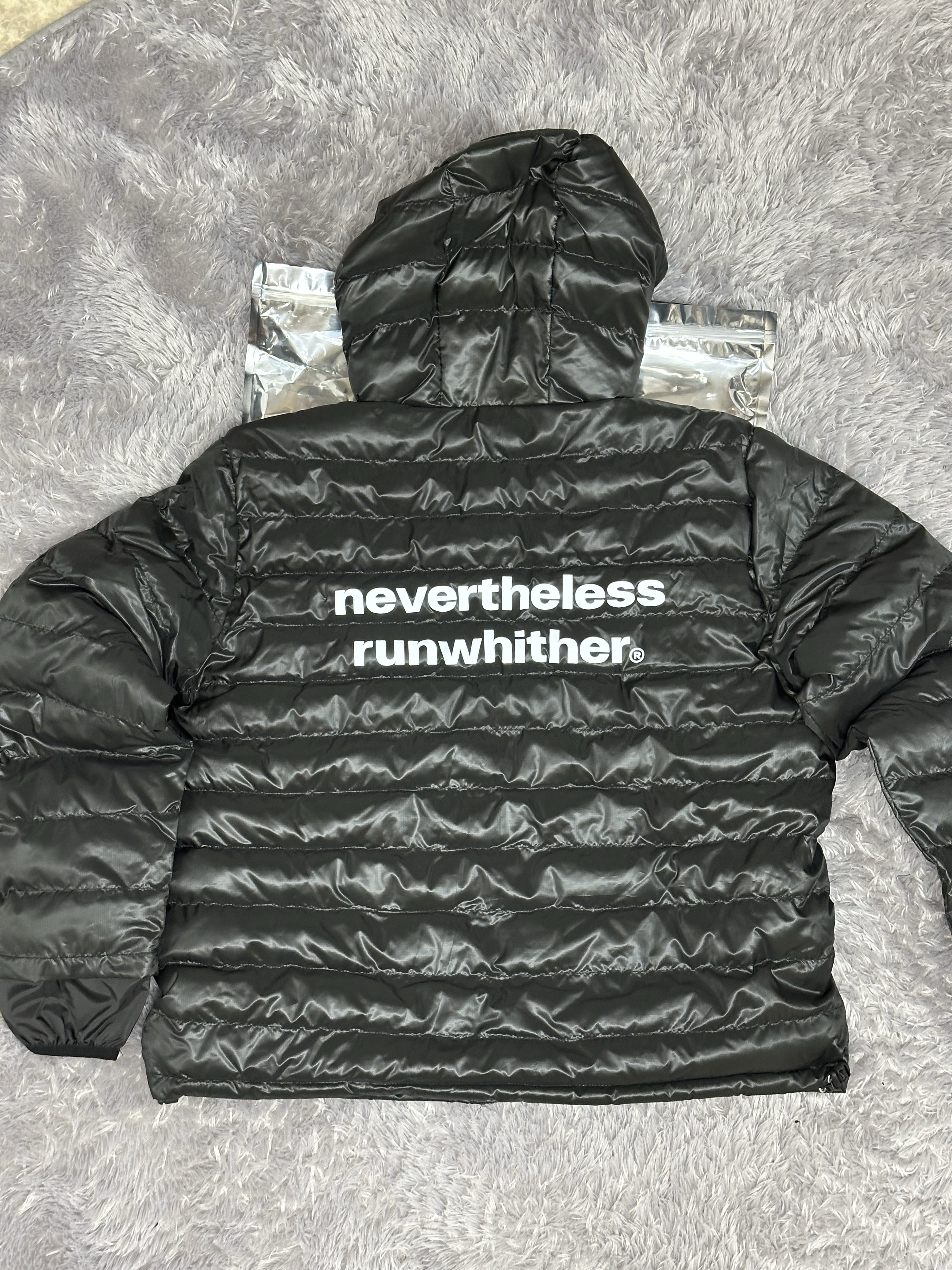 [KREAM 단독] runwhither Lightweight Hoodie Padding Black 착용 스타일 - 2