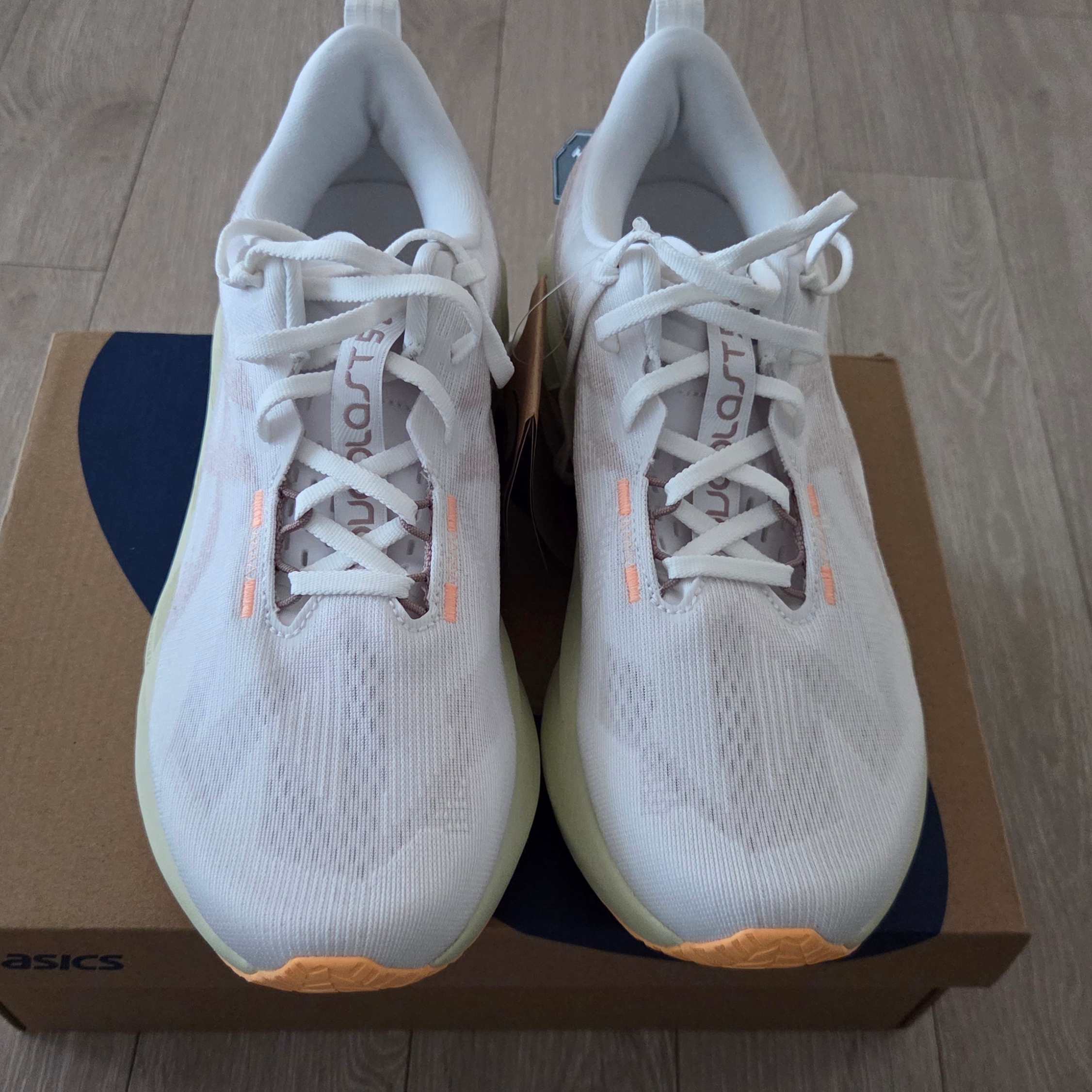 Asics Novablast 5 White Fawn 착용 스타일 - 1