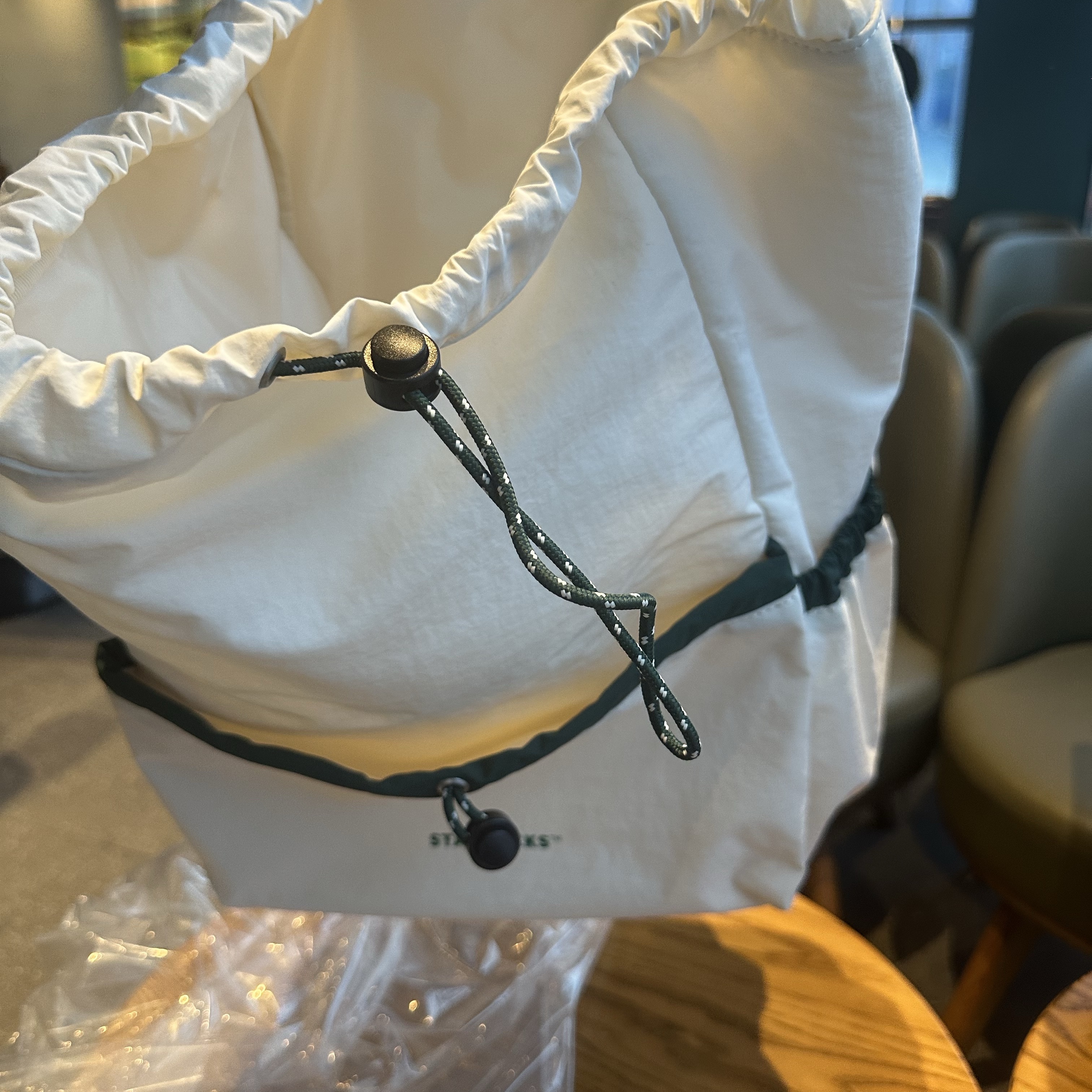Starbucks Happy 2026 Lucky Bag Ivory 착용 스타일 - 1