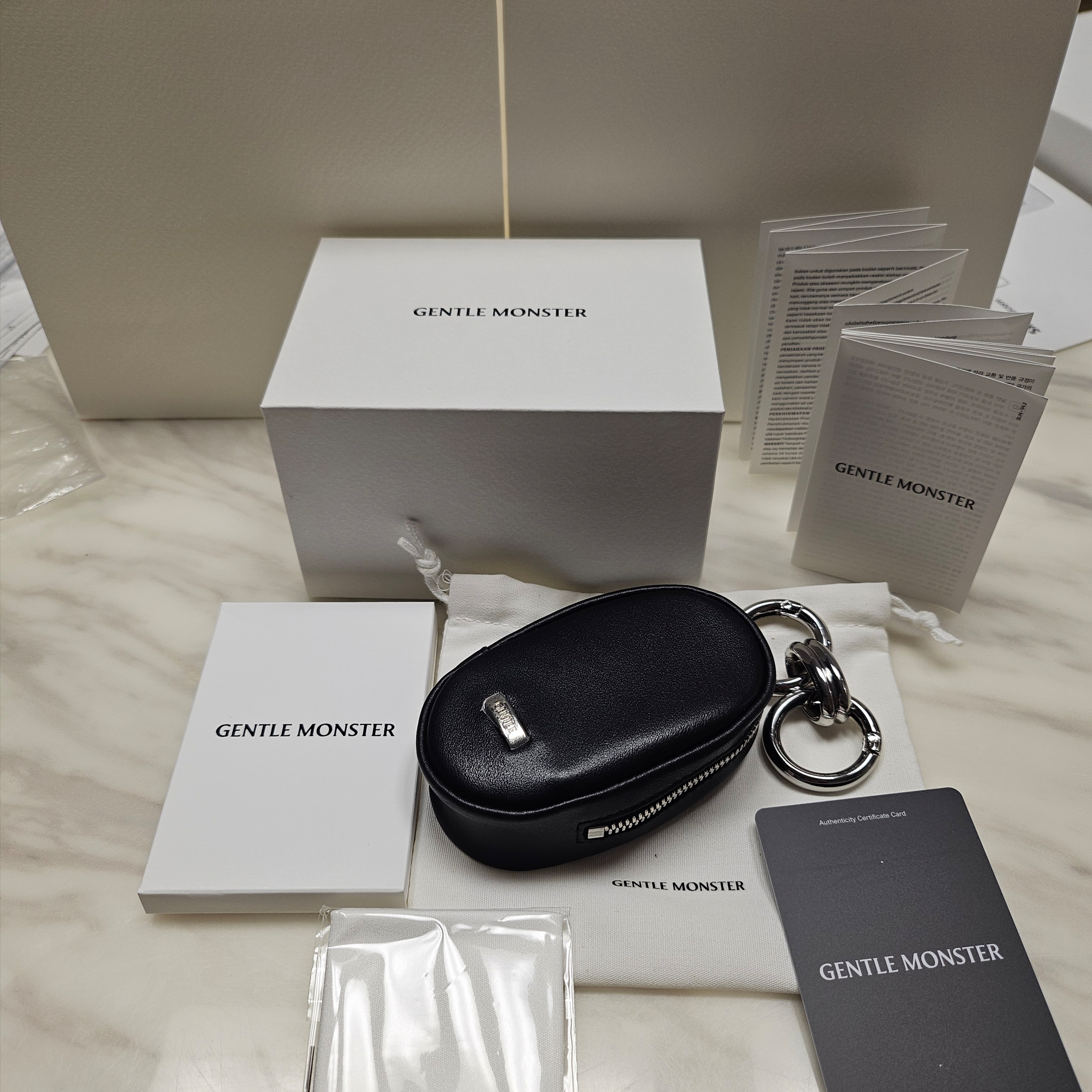 Gentle Monster Matiny W2 White Black, Gentle Monster Matiny 01 Black Black 착용 스타일 - 2