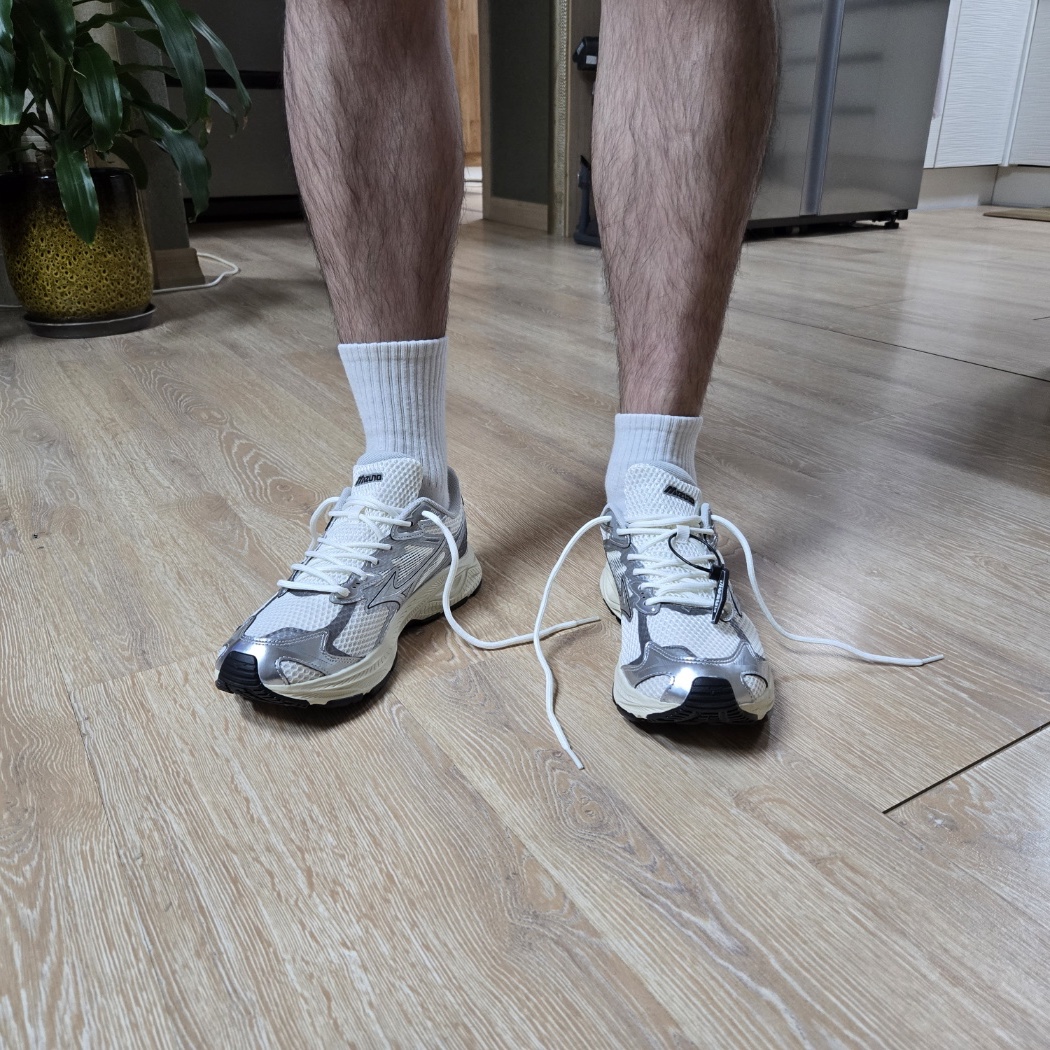 Mizuno Racer V2 Cream Silver 착용 스타일