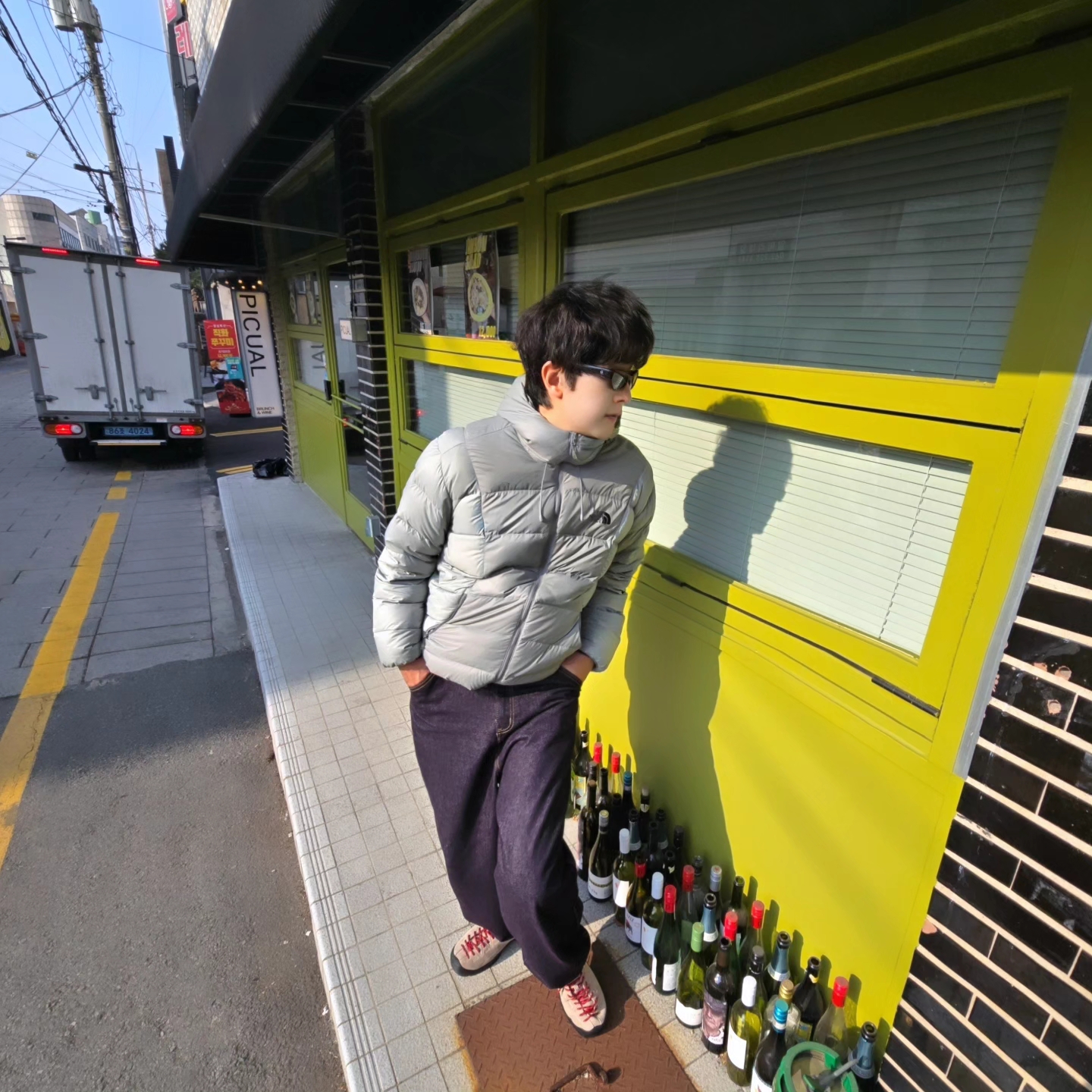 The North Face Ruta Down Jacket Light Khaki - 25SS, Suade Contour Pocket Denim Raw Indigo 착용 스타일 - 5