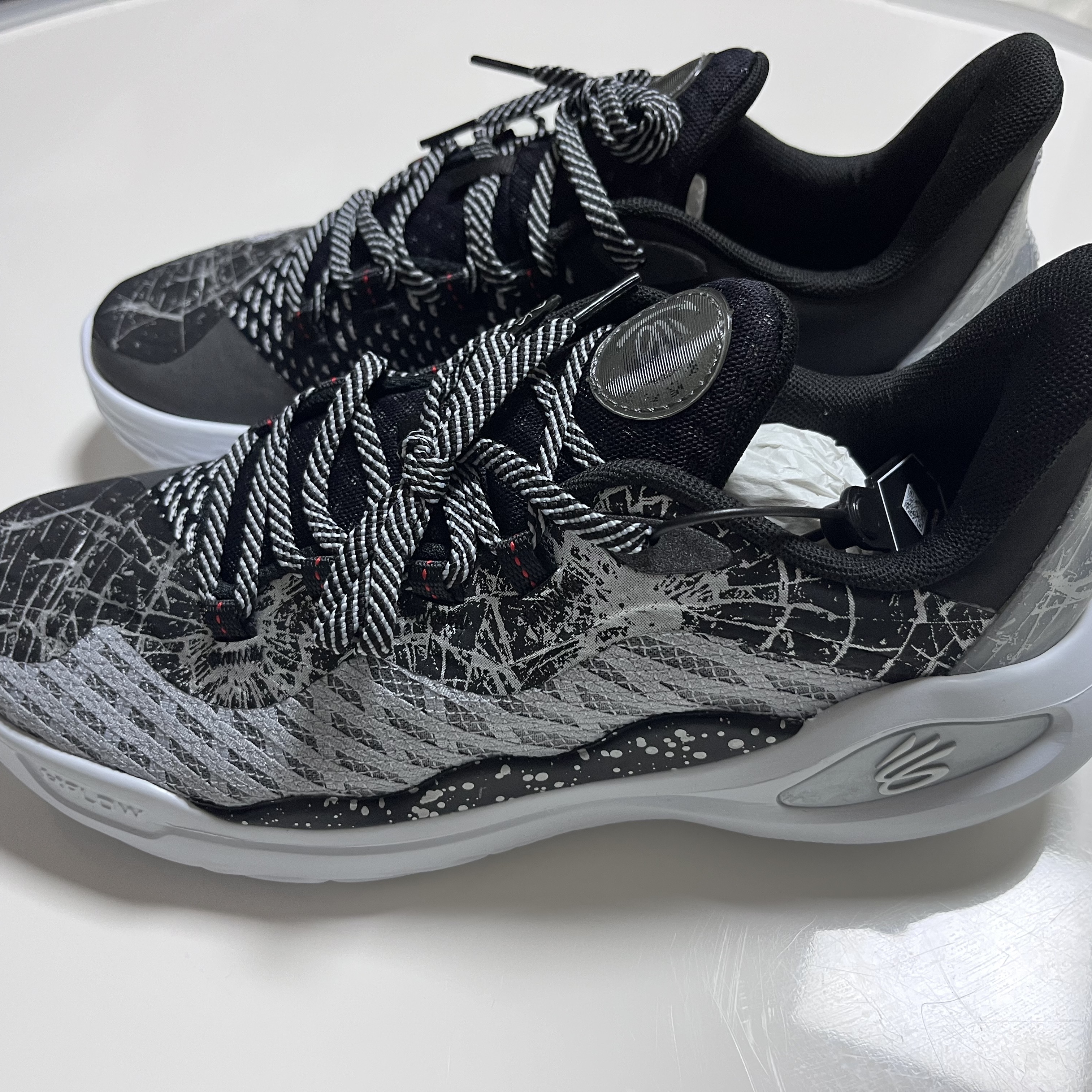 Under Armour x Bruce Lee Curry 11 Future Dragon 착용 스타일 - 3
