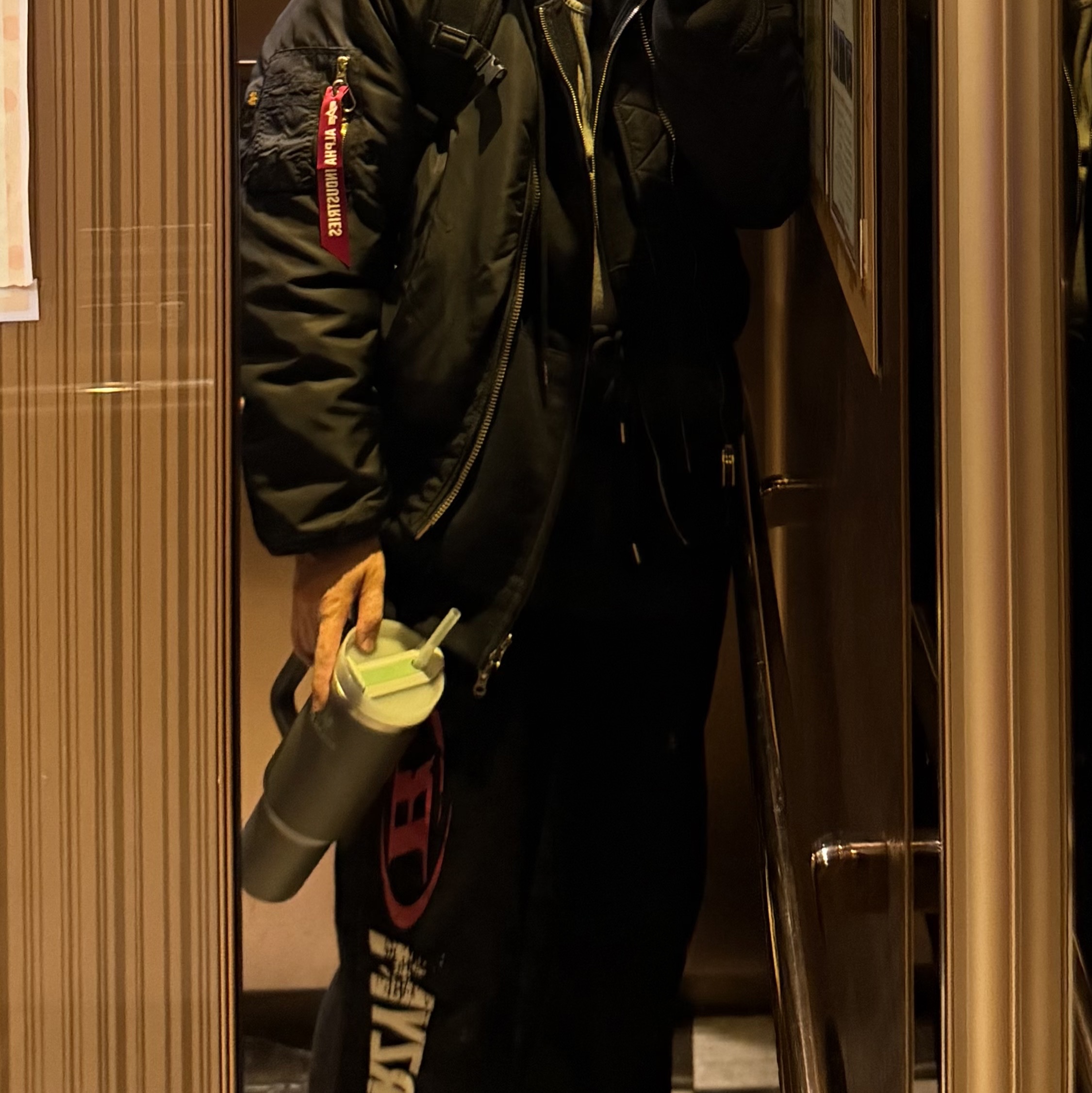 ALPHA INDUSTRIES MA-1 Flight Jacket Black 착용 스타일