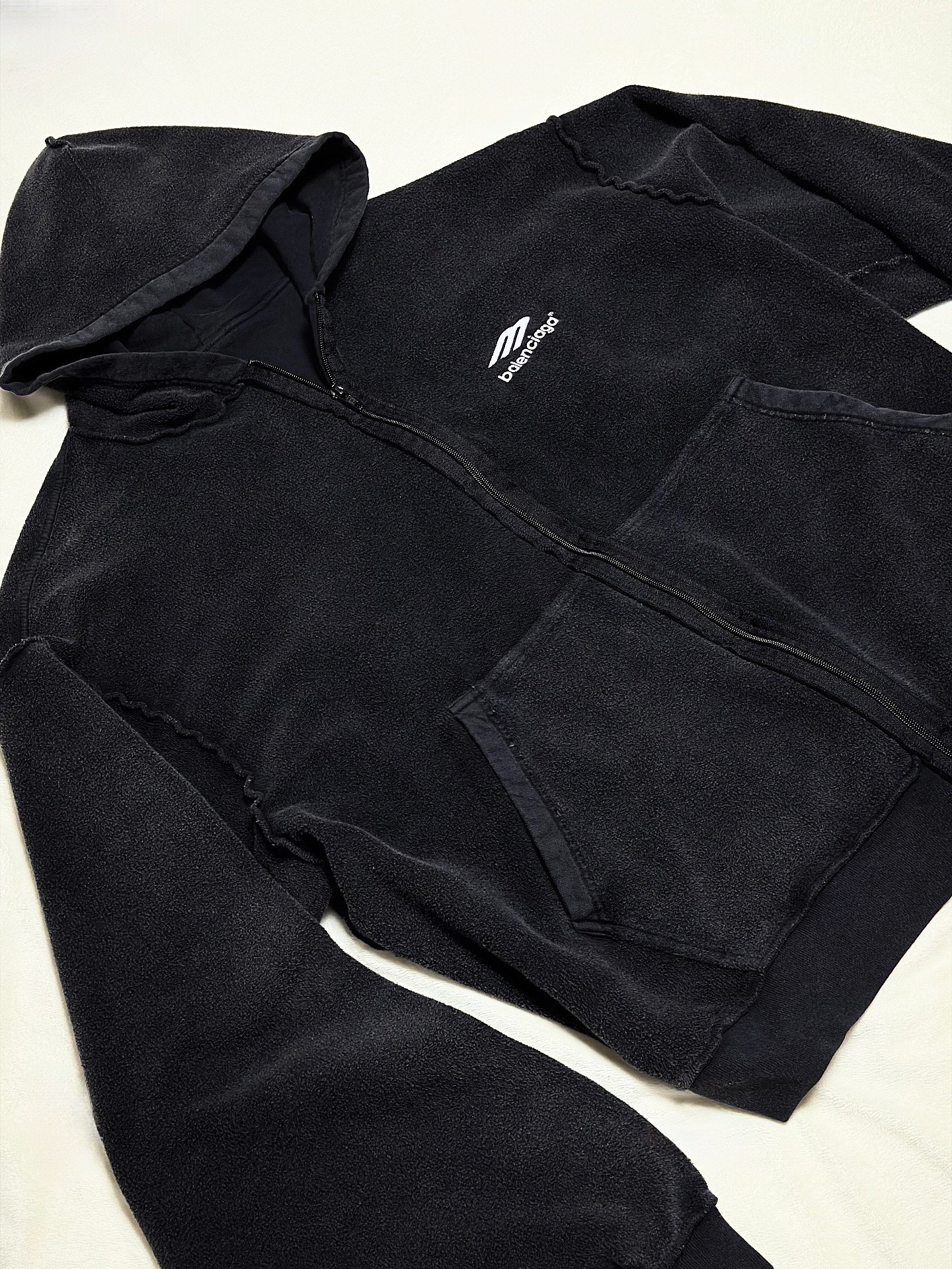 Balenciaga 3B Sports Icon Inside-Out Zip-Up Hoodie Faded Black, Deus Ex Machina Seoul College Long Sleeve T-Shirt White 착용 스타일 - 2