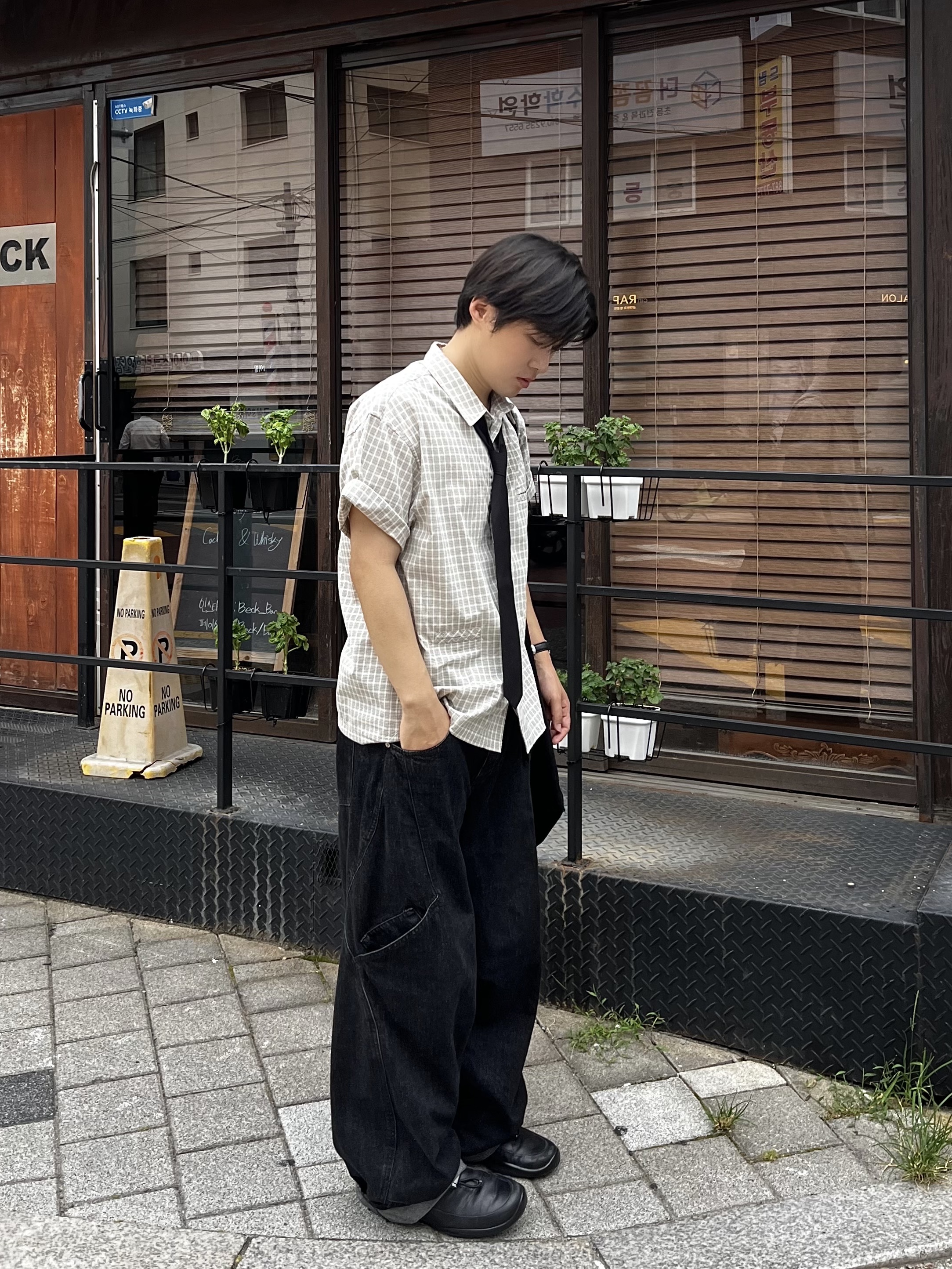 noun Side Line Cargo Denim Pants Black 착용 스타일 - 2