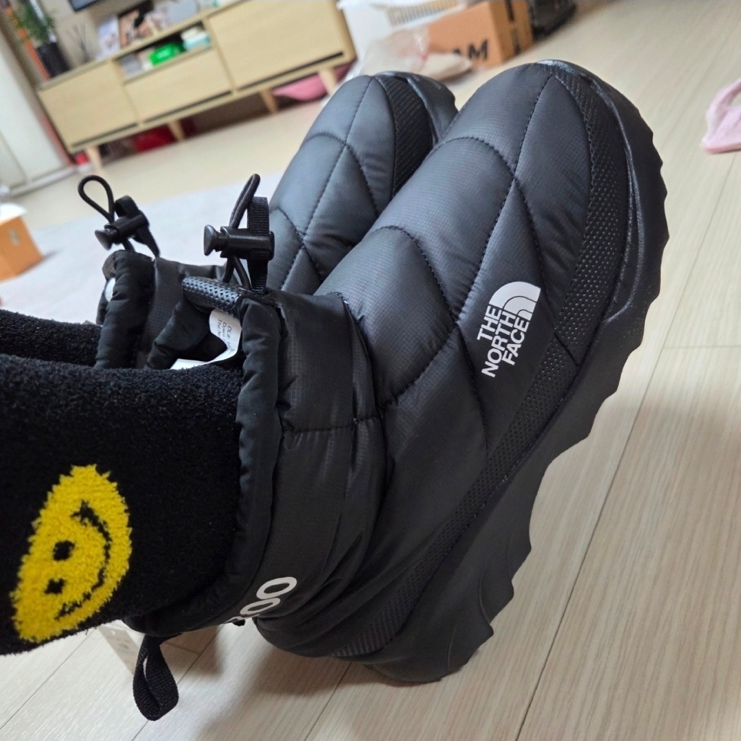 The North Face Nuptse Traction Chukka Black - 25FW 착용 스타일