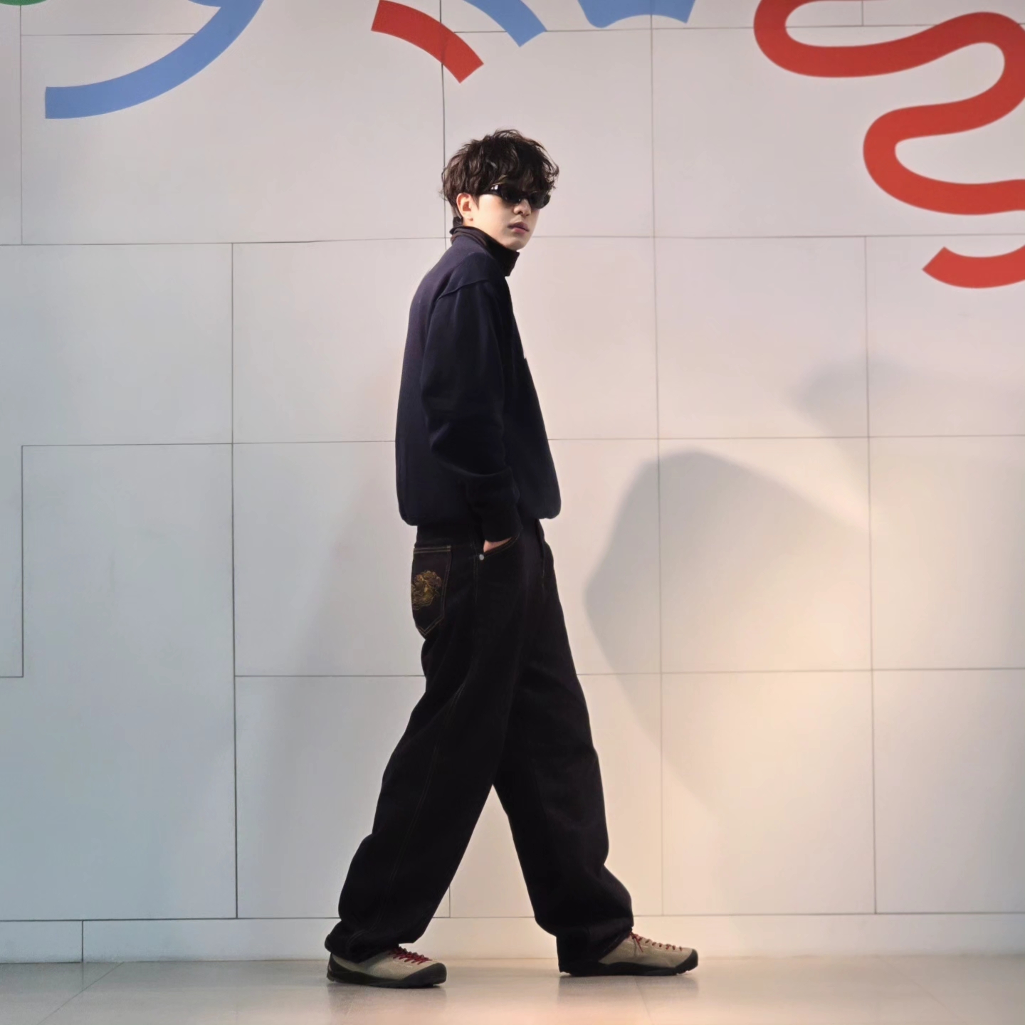 Suade Contour Pocket Denim Raw Indigo, Keen Jasper Suede Sneakers Silver Mink 착용 스타일 - 1