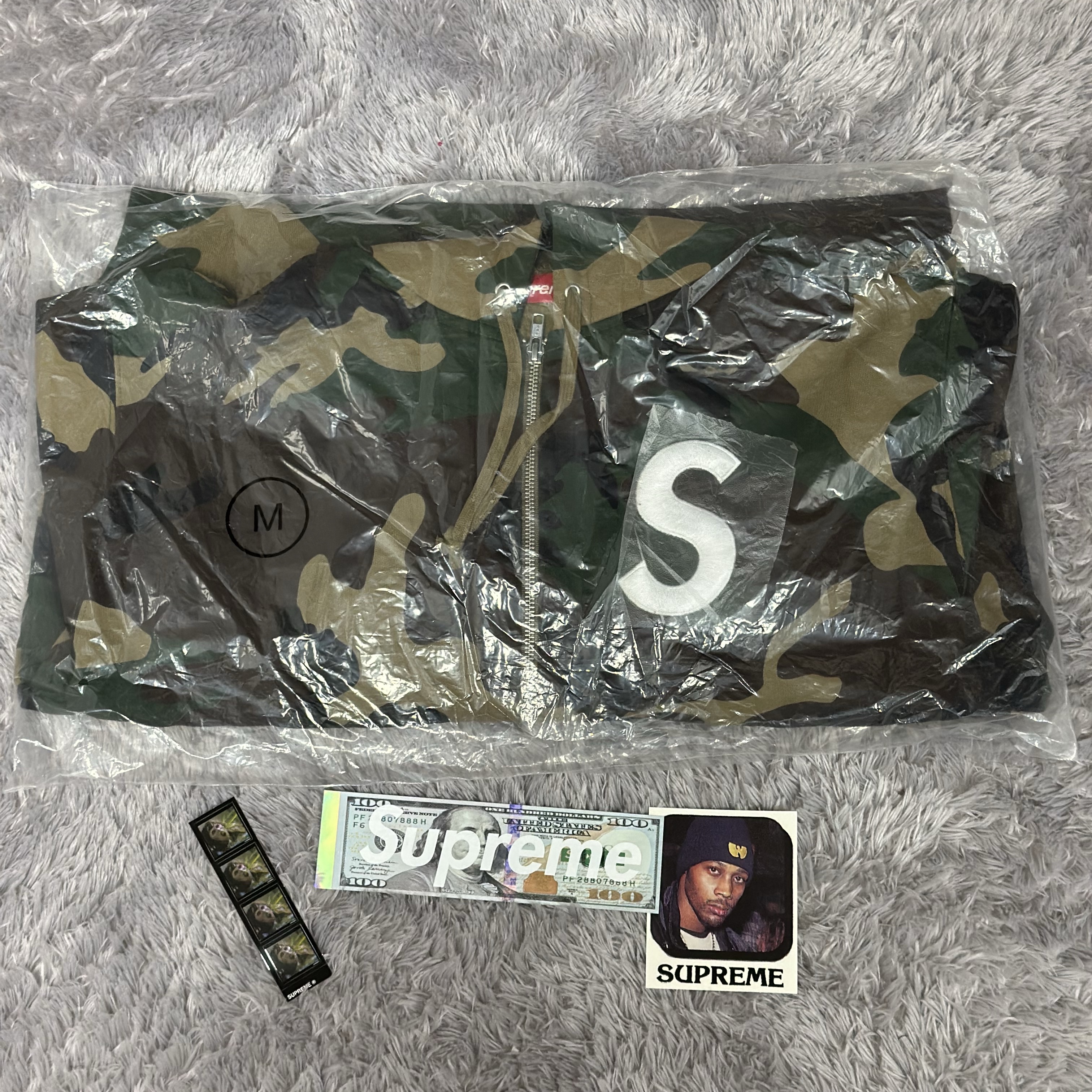 Supreme S Logo Zip Up Hooded Sweatshirt Woodland Camo - 25FW 착용 스타일
