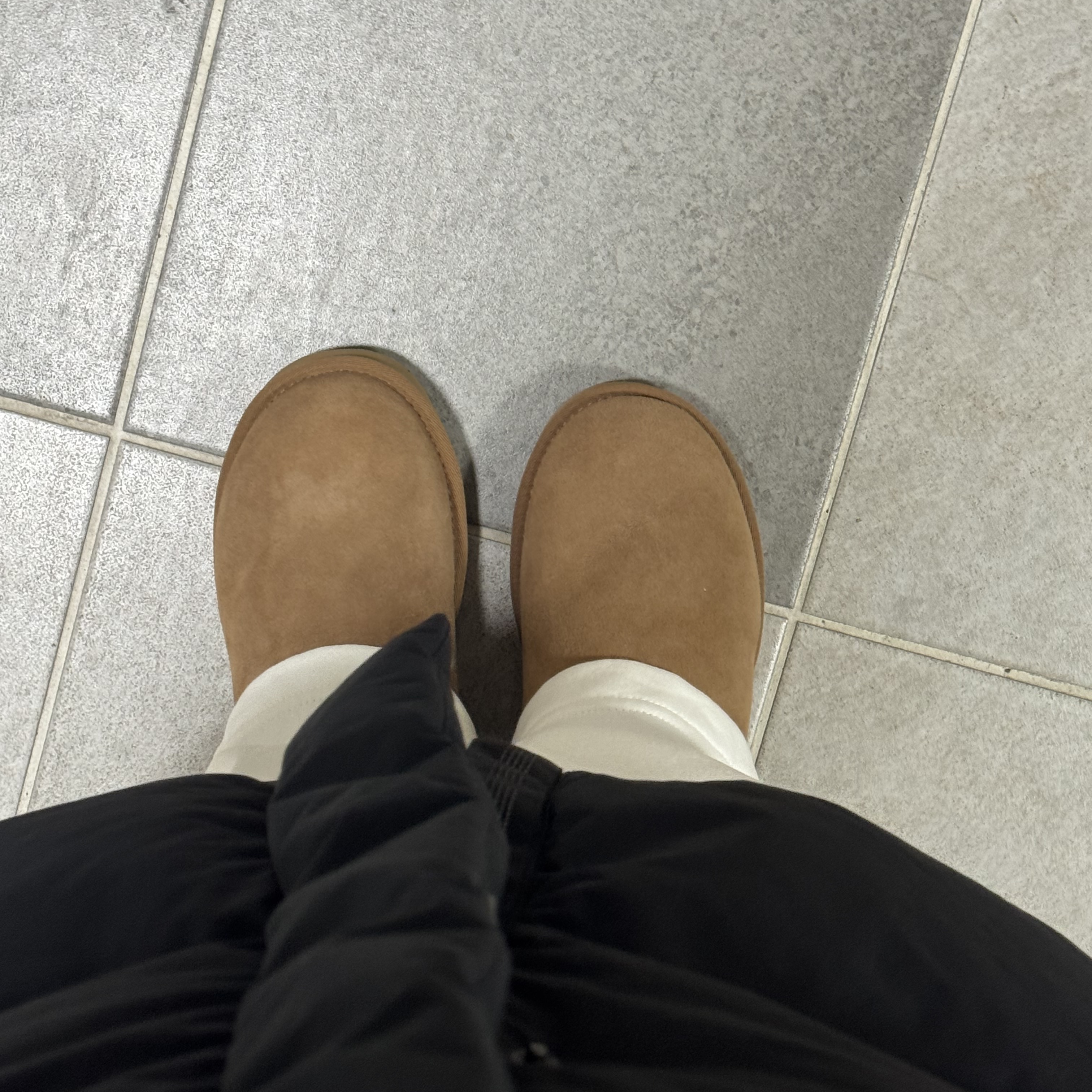 (W) UGG Classic Ultra Mini Boots Chestnut 착용 스타일