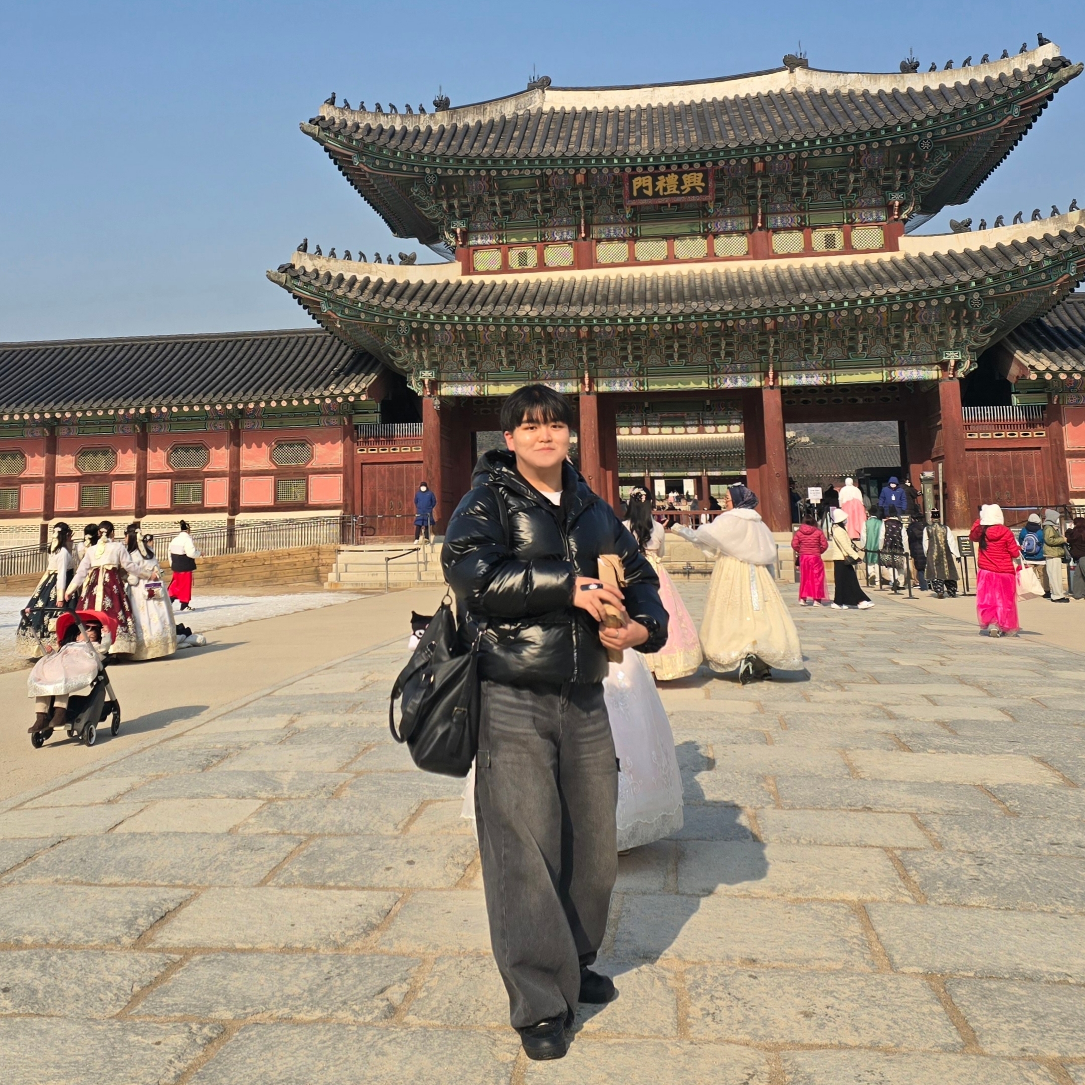 Nike Air Force 1 '07 Low Triple Black 착용 스타일