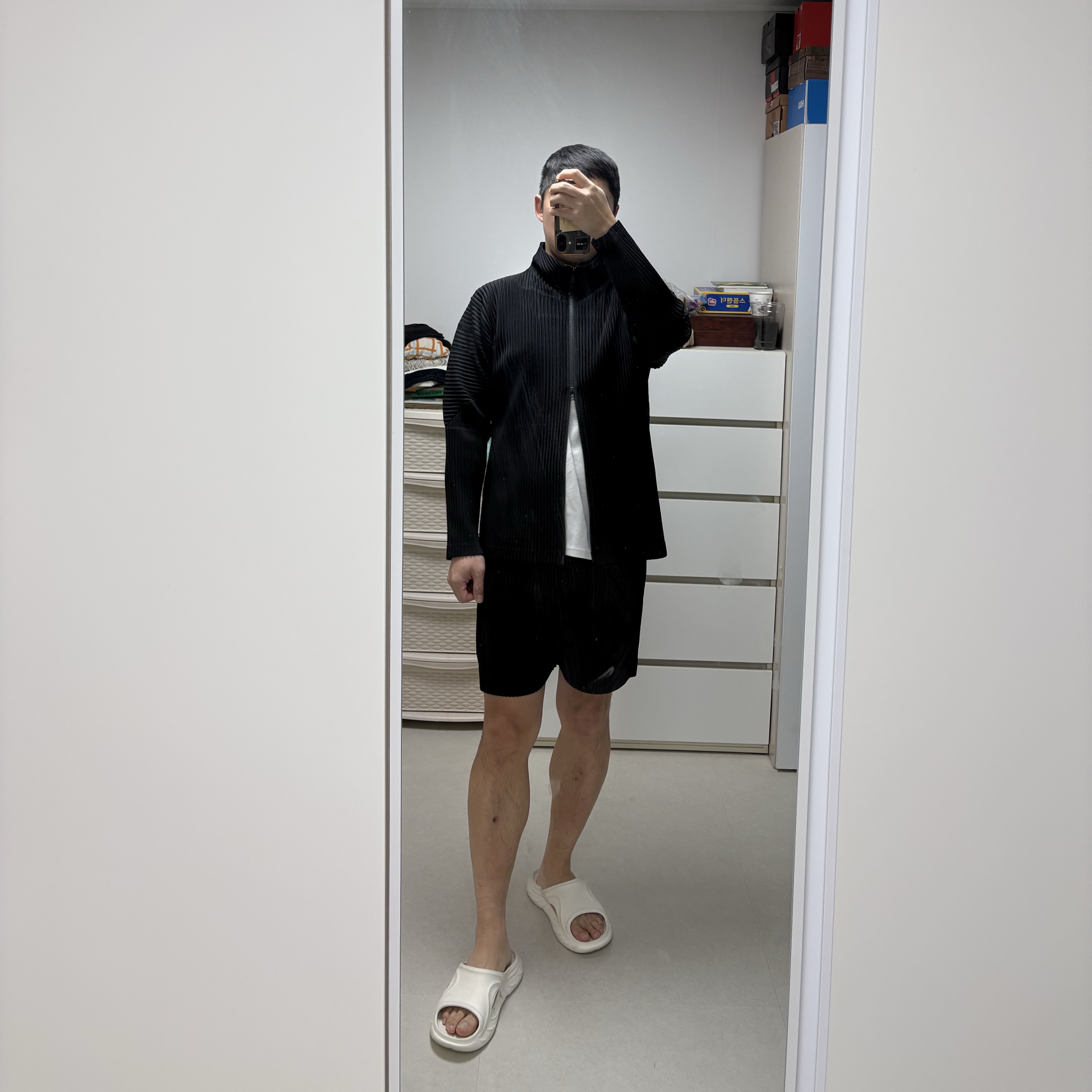 Homme Plisse Issey Miyake Basics Zip Up Jacket Black, Homme Plisse Issey Miyake MC July Shorts Black 착용 스타일