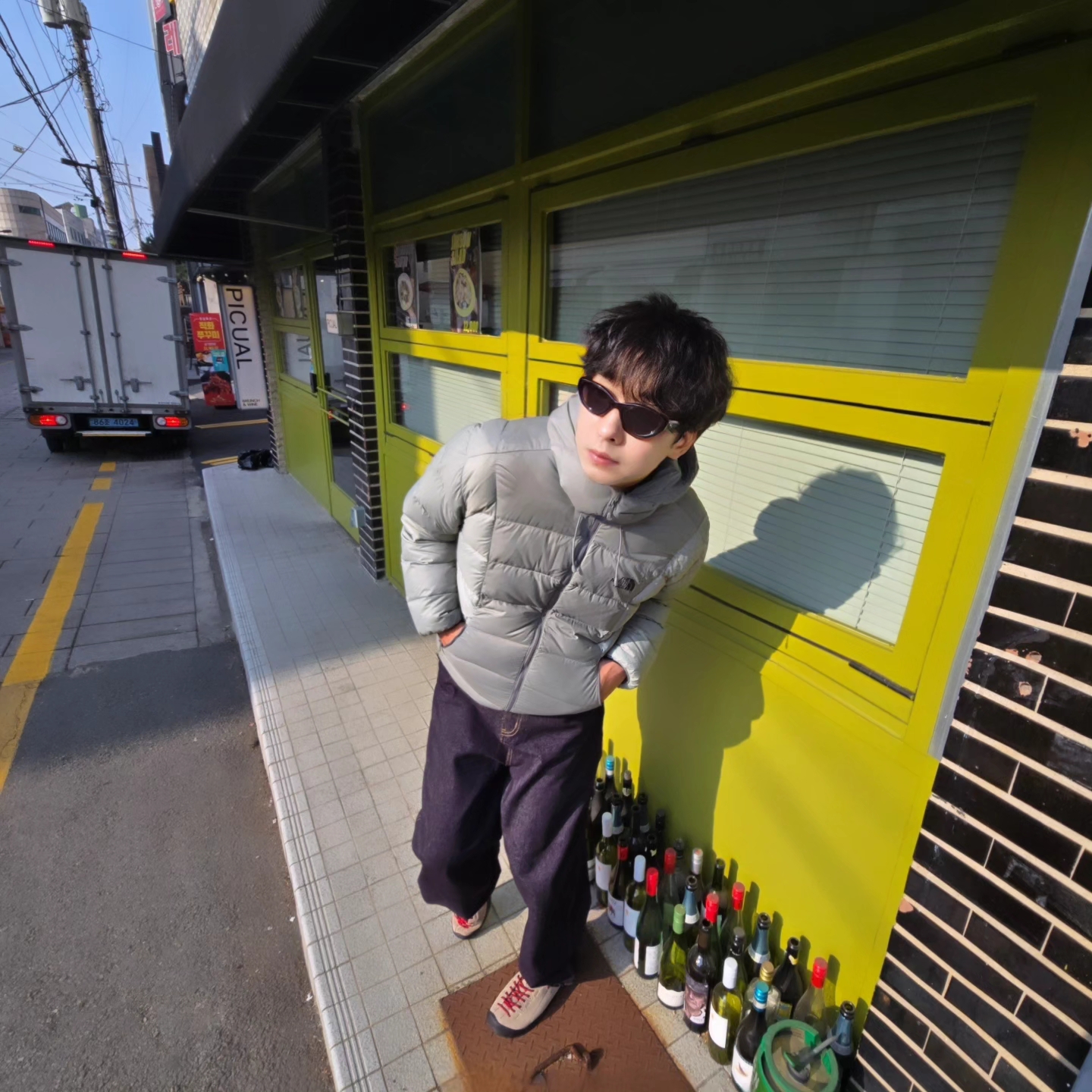 The North Face Ruta Down Jacket Light Khaki - 25SS, Suade Contour Pocket Denim Raw Indigo 착용 스타일 - 4