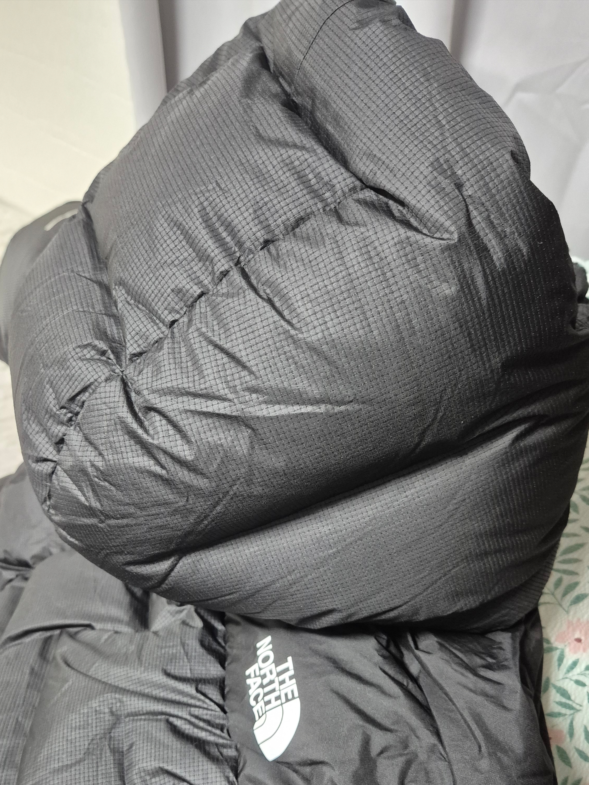 The North Face Himalayan Parka Black, The North Face Himalayan Parka Summit Gold 착용 스타일 - 6