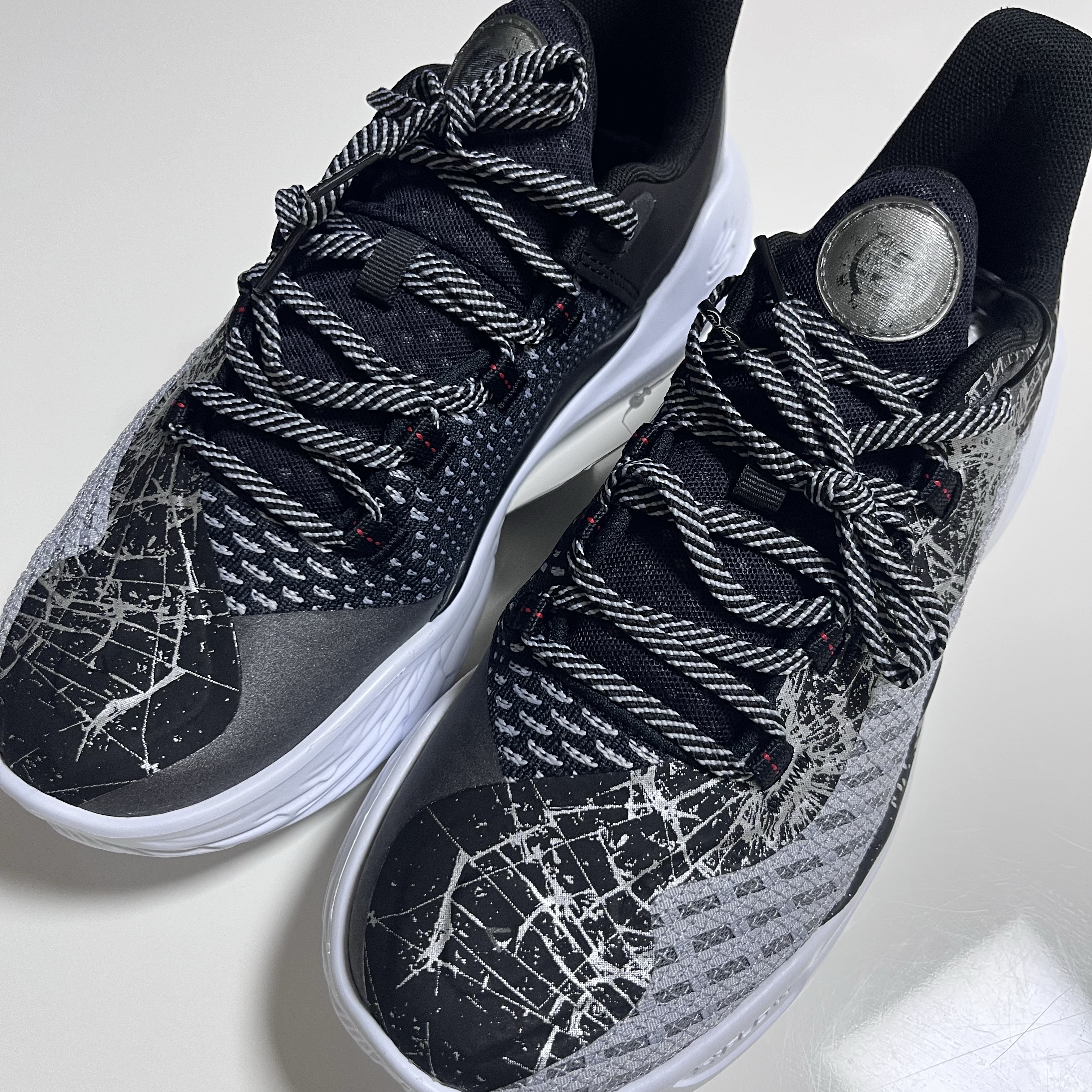 Under Armour x Bruce Lee Curry 11 Future Dragon 착용 스타일 - 1